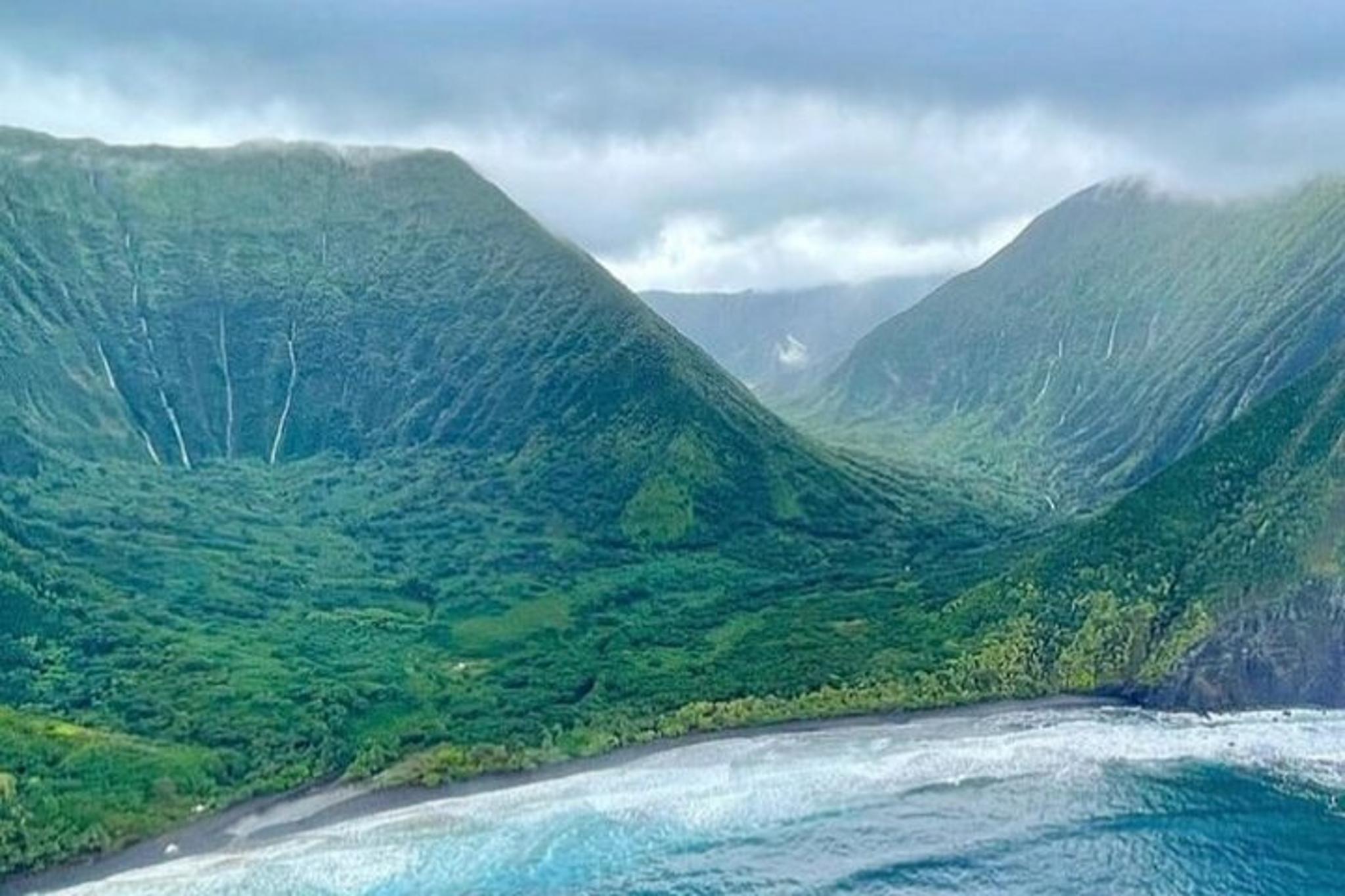 Maui Helicopter Tour Over West Maui and Molokai - Image 5