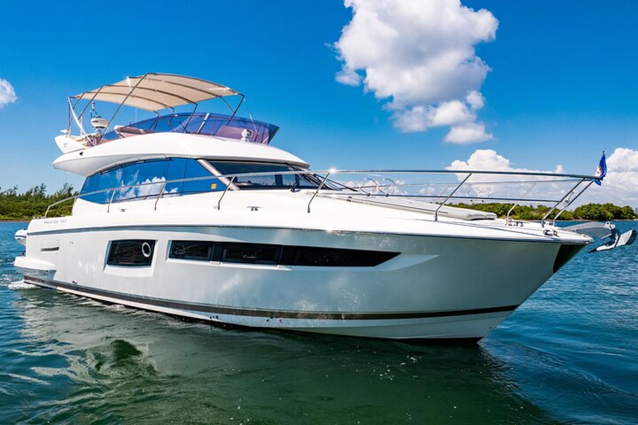 Miami Flybridge Yacht Rental - Image 3