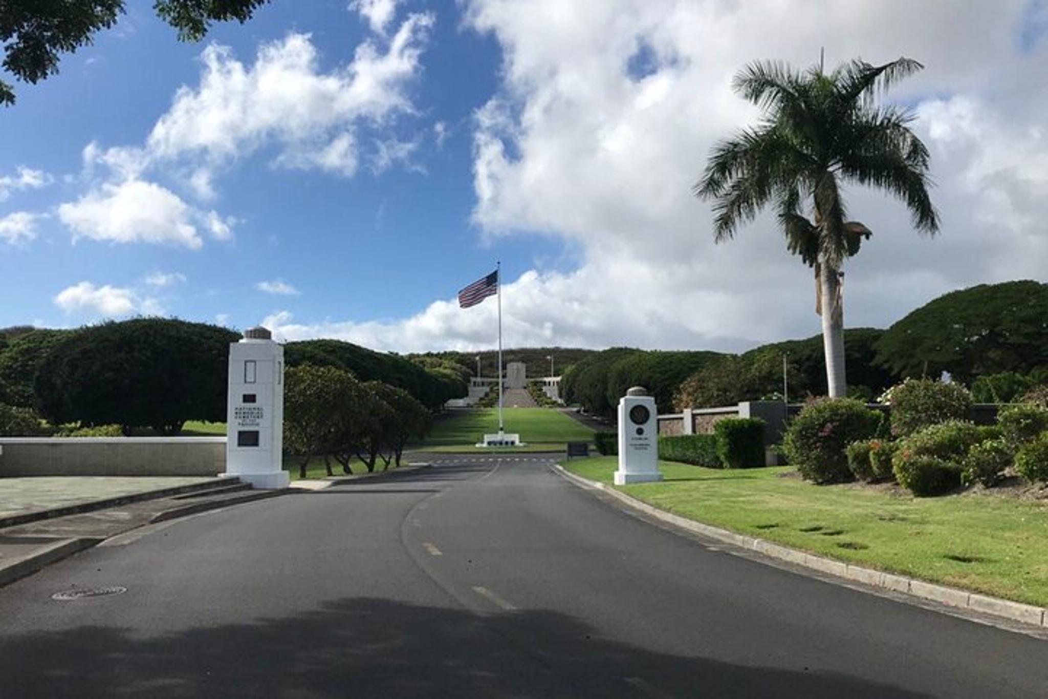Honolulu Pearl Harbor and Downtown Tour 4 hr - Image 2