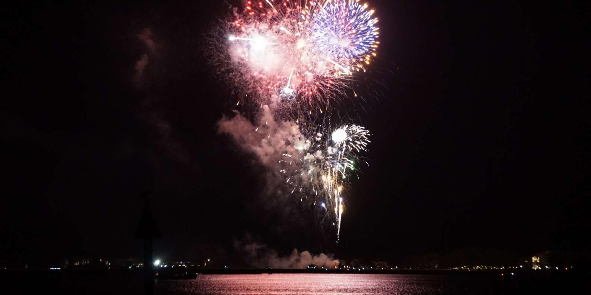 Hilton Head Dolphin Watching Cruise with Sunset & Fireworks