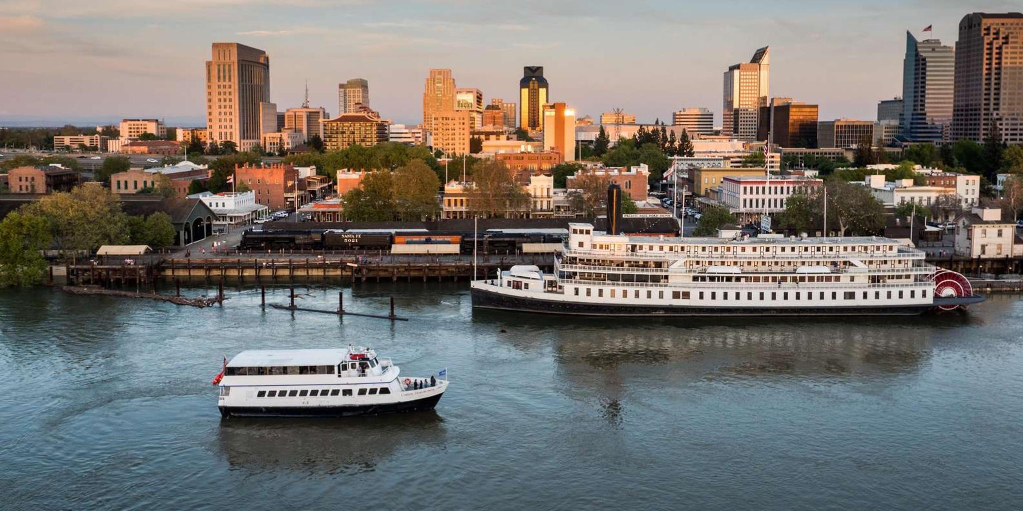 Sacramento Cocktail River Cruise - Image 2