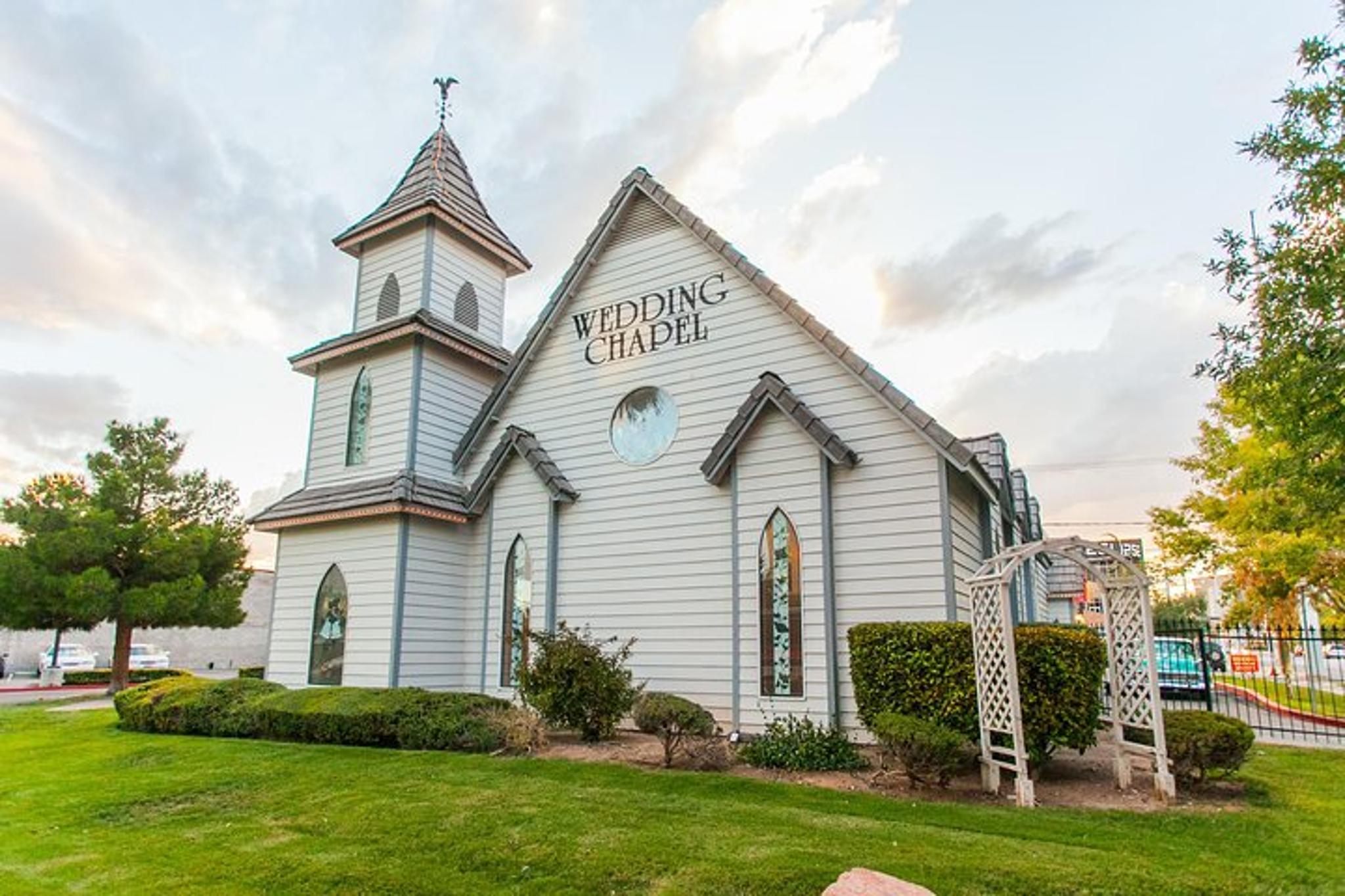 Las Vegas Drive-Up Wedding Ceremony - Image 4