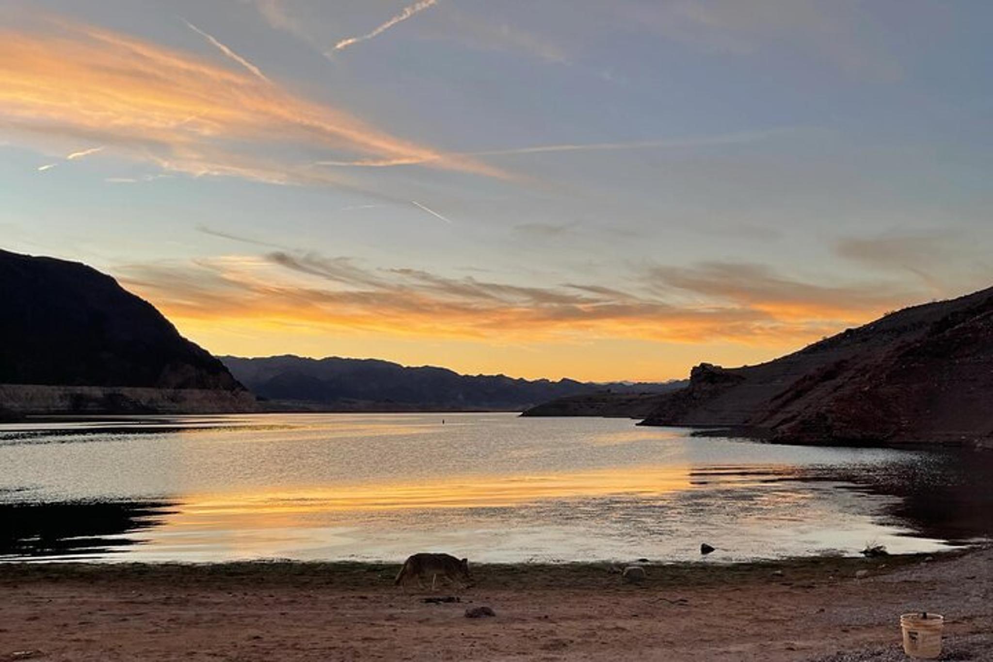 Lake Mead Paddleboard & Picnic by Hoover Dam - Image 3