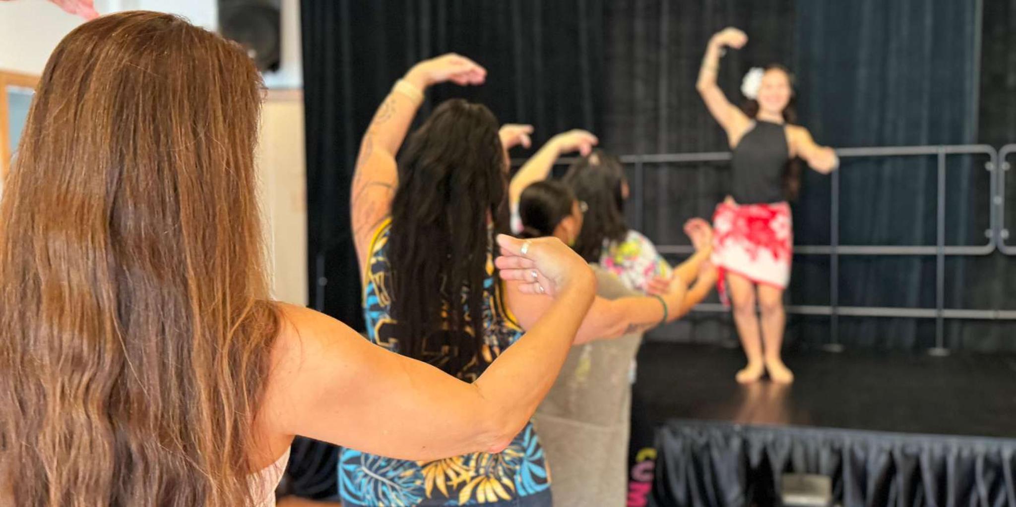 Maui Hula Dance Class for Beginners - Image 4