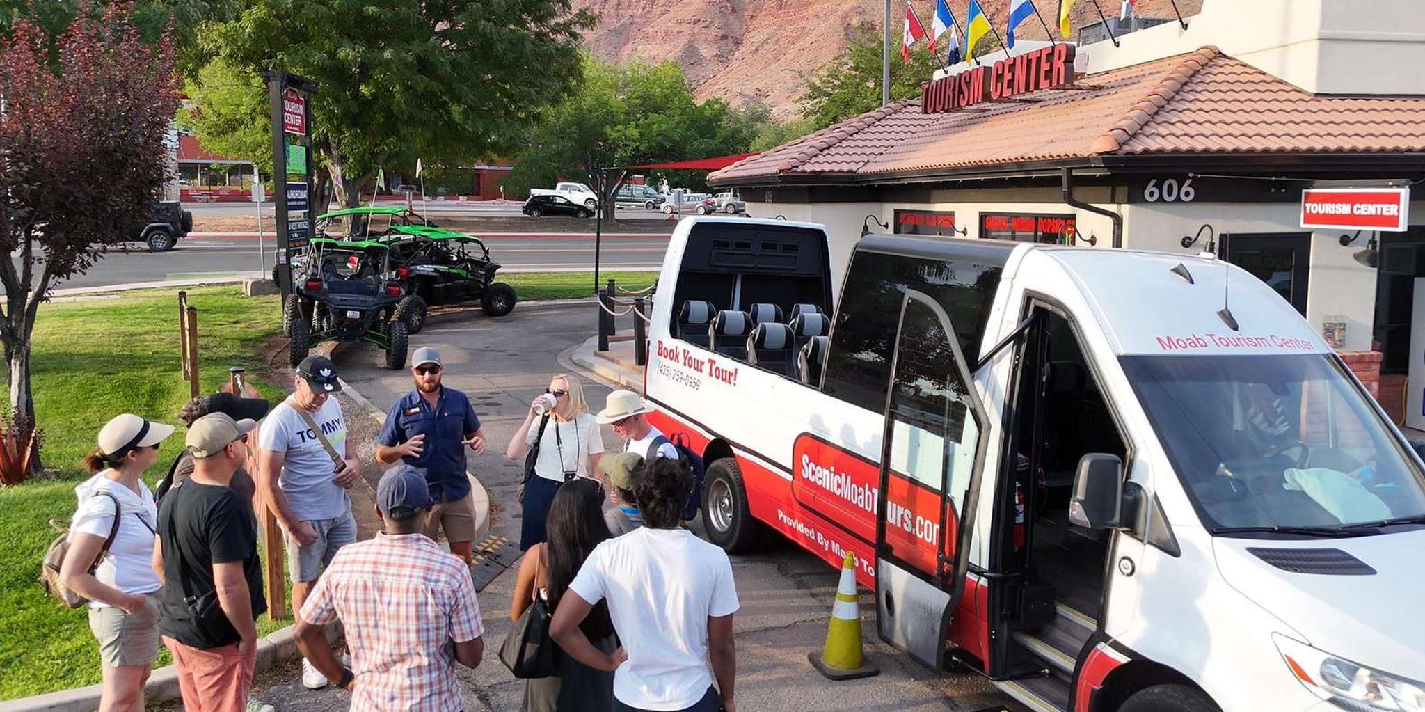 Moab Arches National Park Scenic Tour with Short Hikes - Image 2