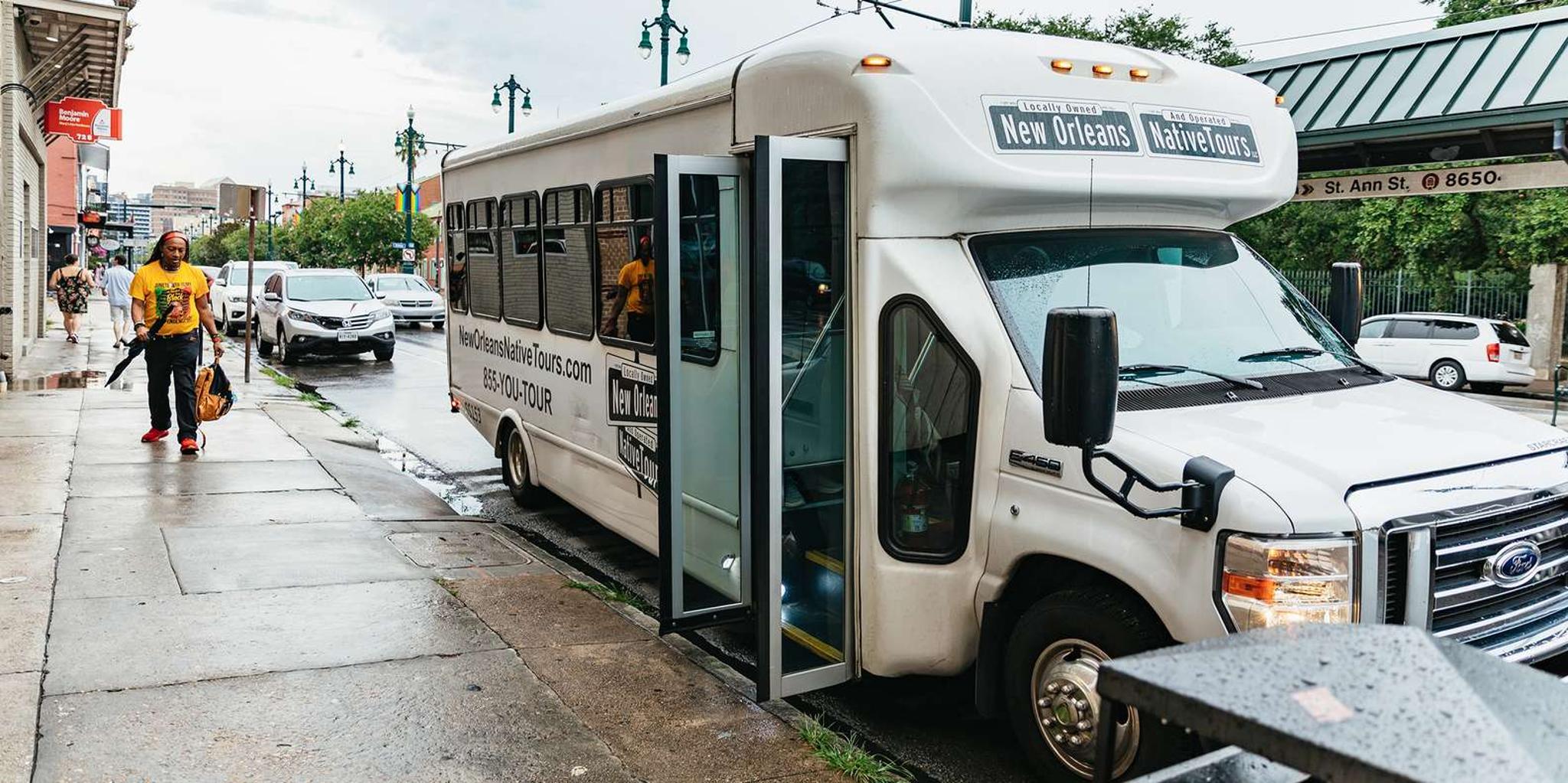 New Orleans Ghosts and Cemetery Bus Tour - Image 5