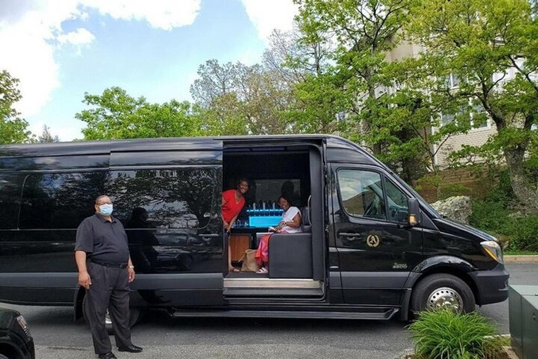 Richmond Airport Transfer for Up to 14 People - Image 2