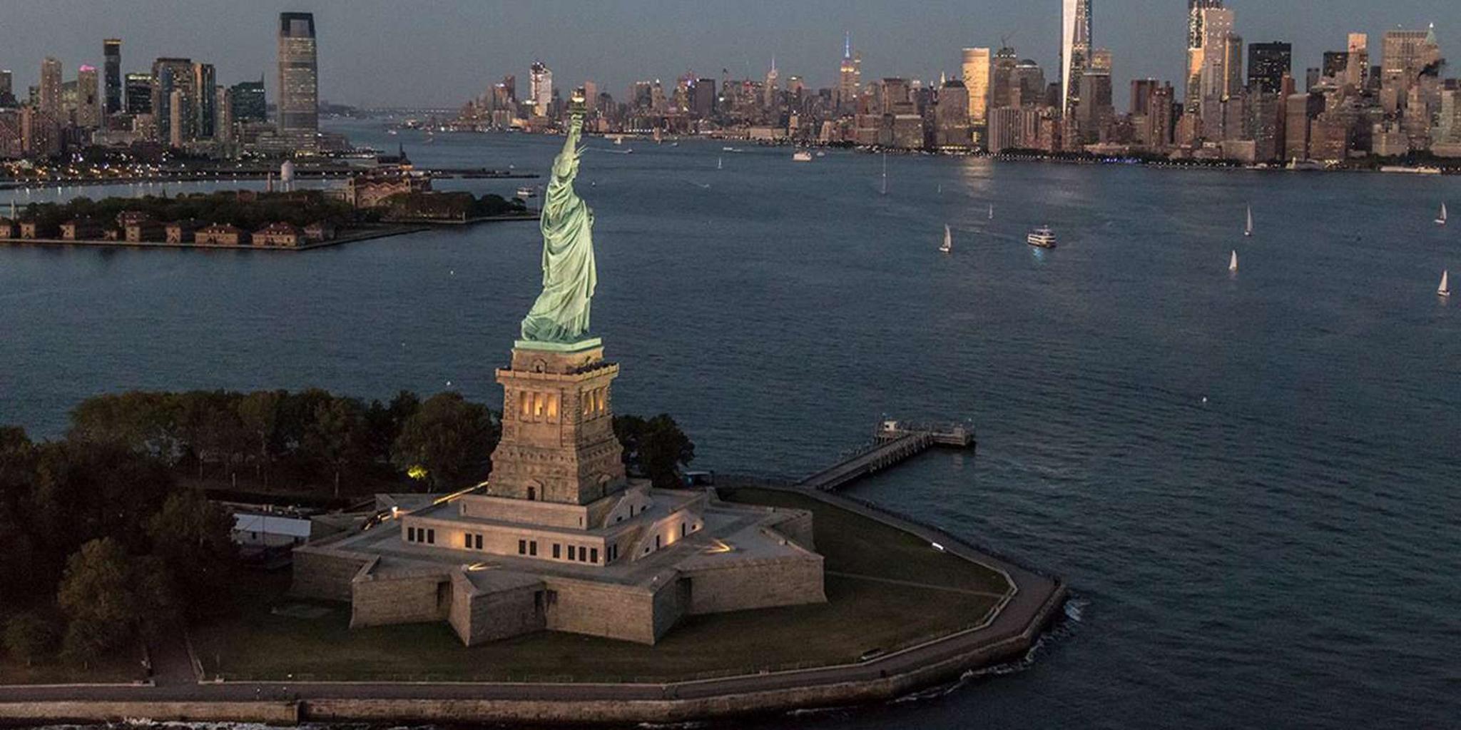 New York City Private Helicopter Tour for Couples - Image 4