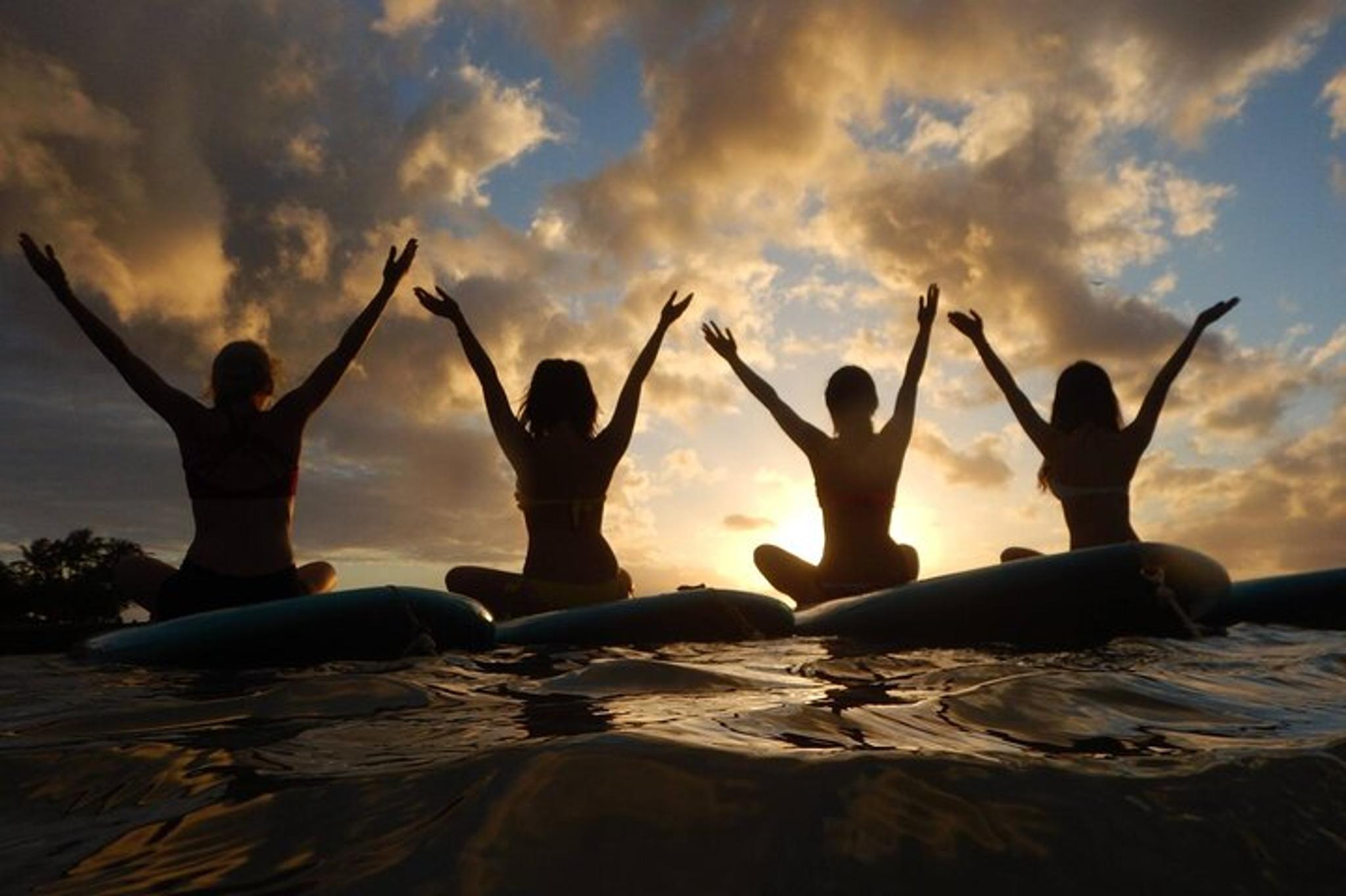 Honolulu Floating Yoga at Sunset 75 min - Image 4