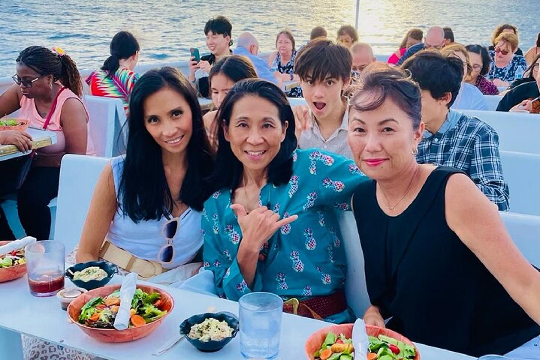 Honolulu Sunset Dinner Cruise with Fireworks - Image 5
