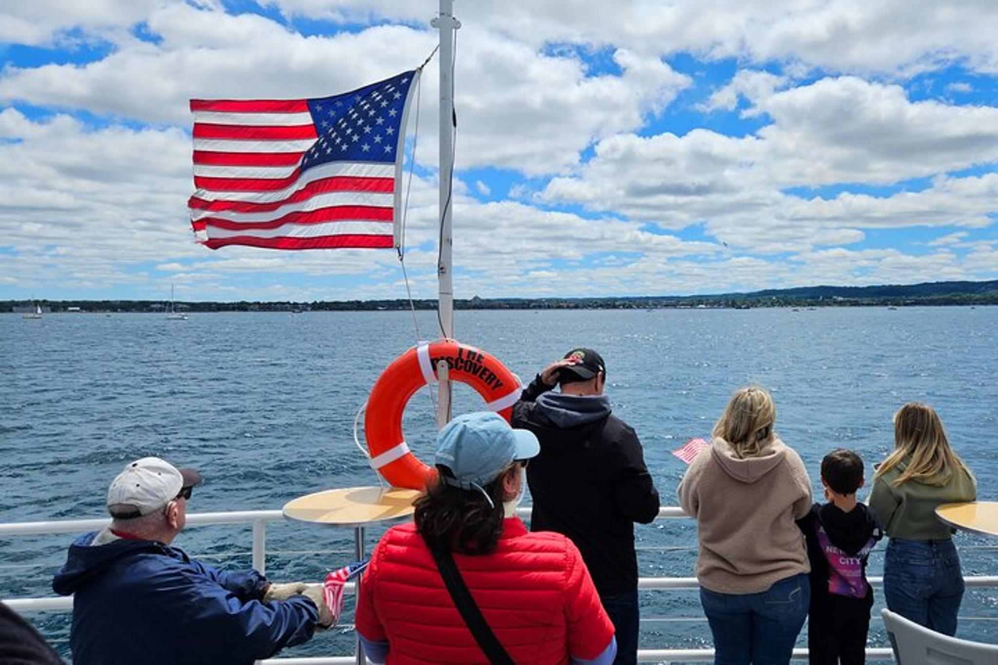 Traverse City Sightseeing Cruise on West Grand Traverse Bay - Image 3