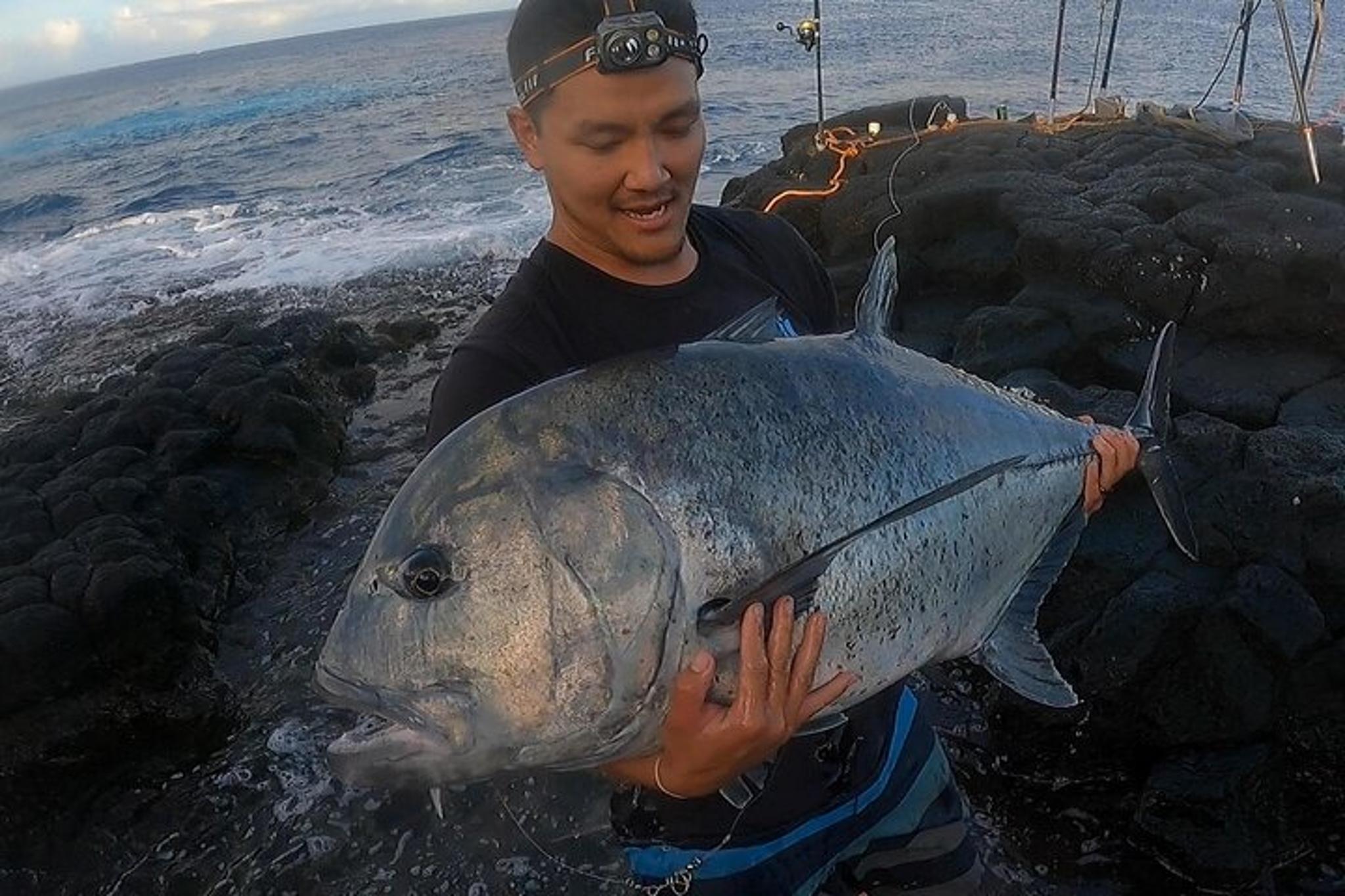 Hawaii GT Fishing Full Day - Image 4