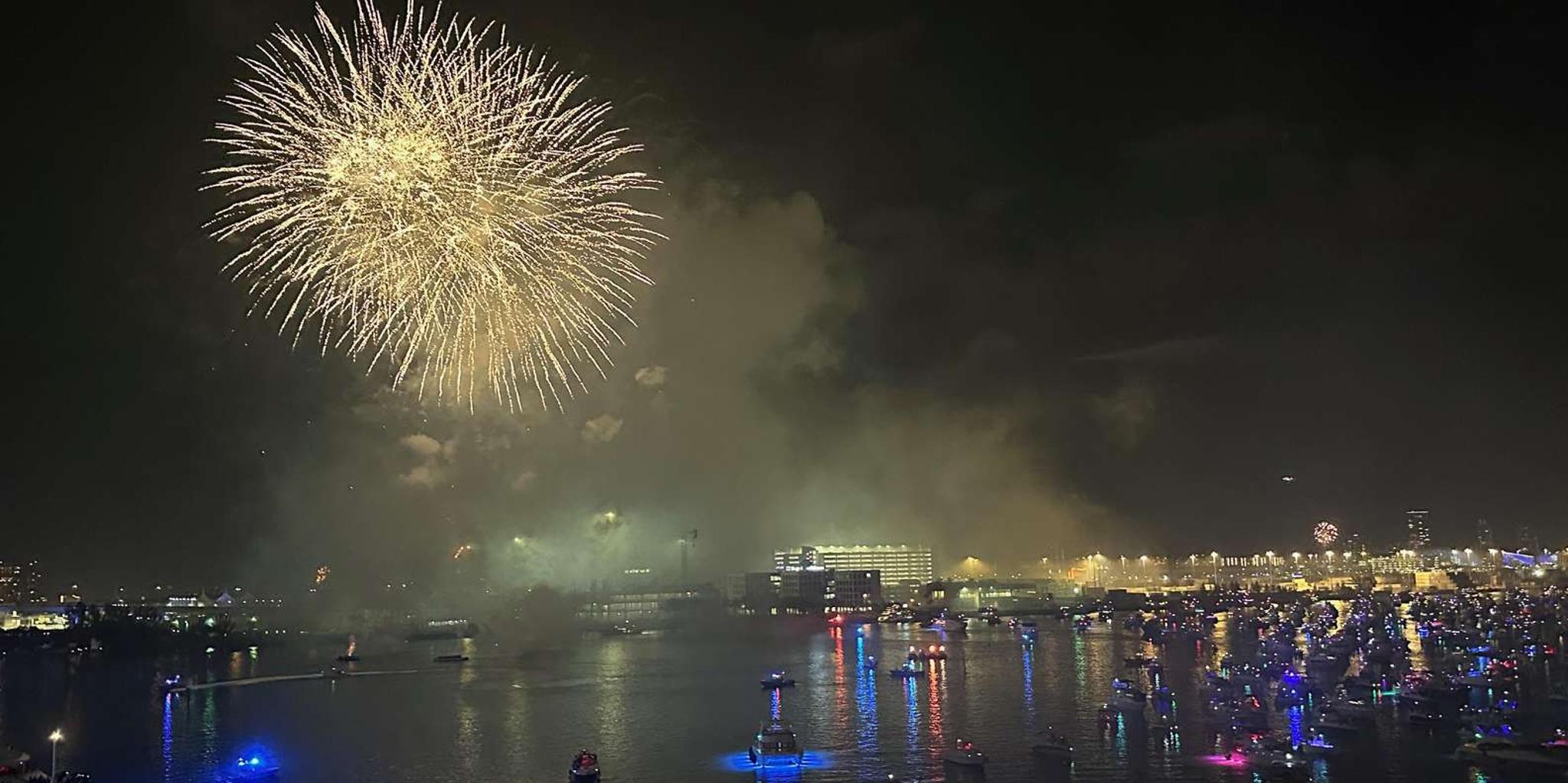 Miami Fireworks Cruise on Biscayne Bay - Image 6
