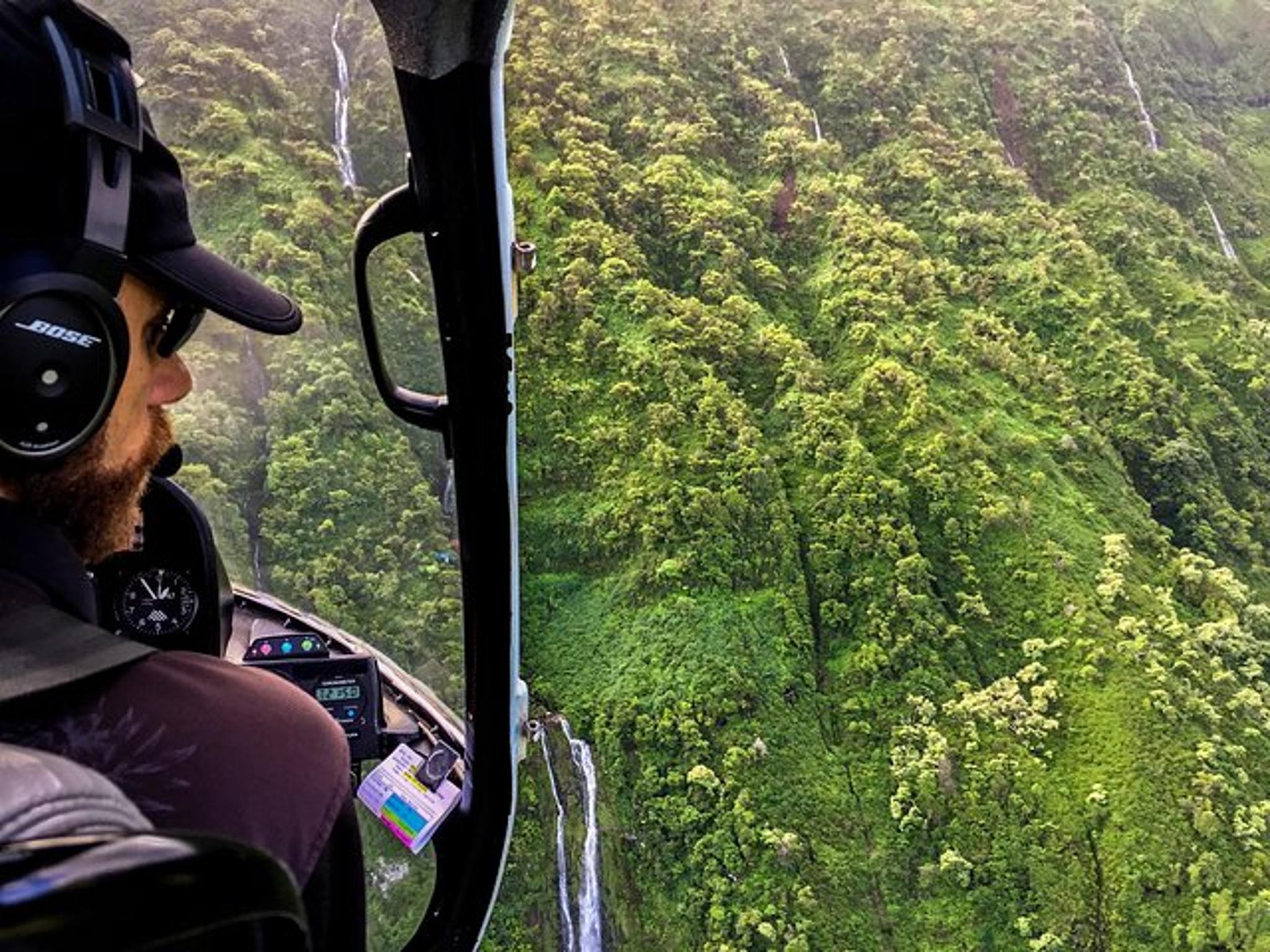 Kahului Doors-Off Helicopter Tour of West Maui and Molokai 45 min - Image 6