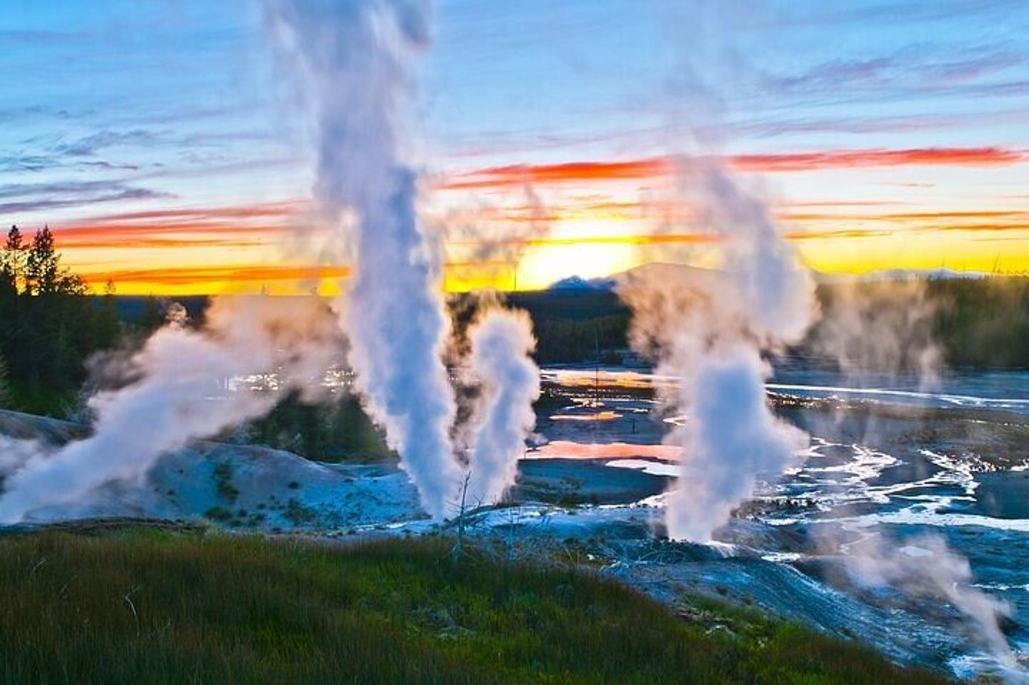 Yellowstone & Grand Teton National Parks Small Group Tour - Image 5