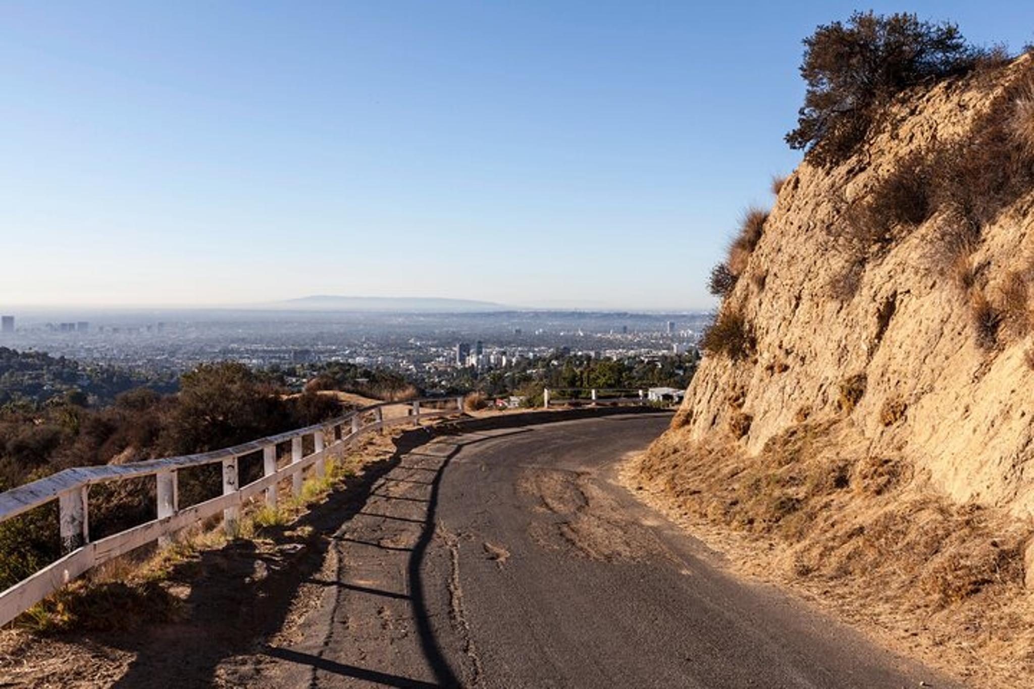 Los Angeles Mulholland Drive and Santa Monica Tour - Image 4