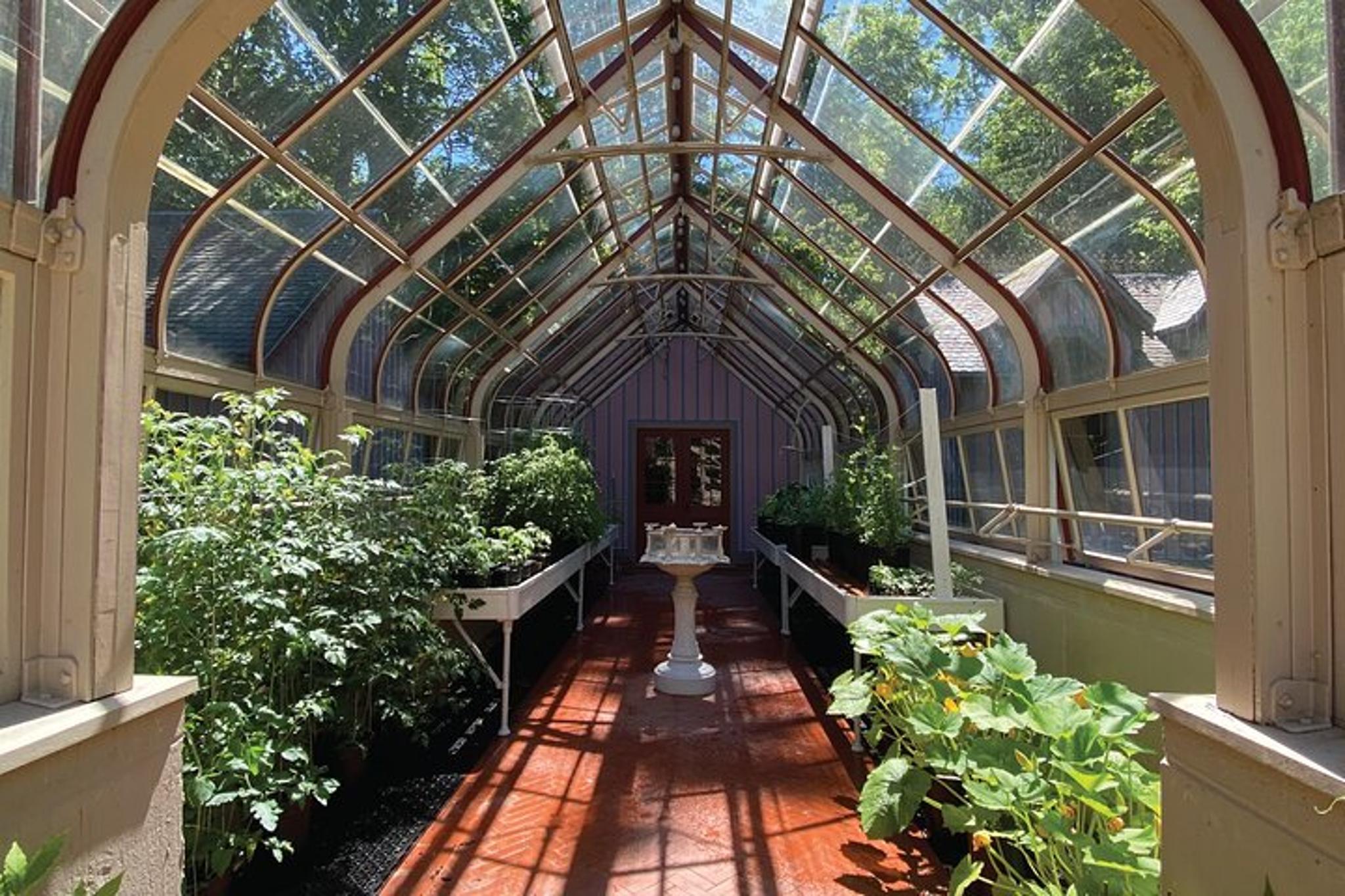 New York Armour-Stiner Octagon House Tour - Image 5