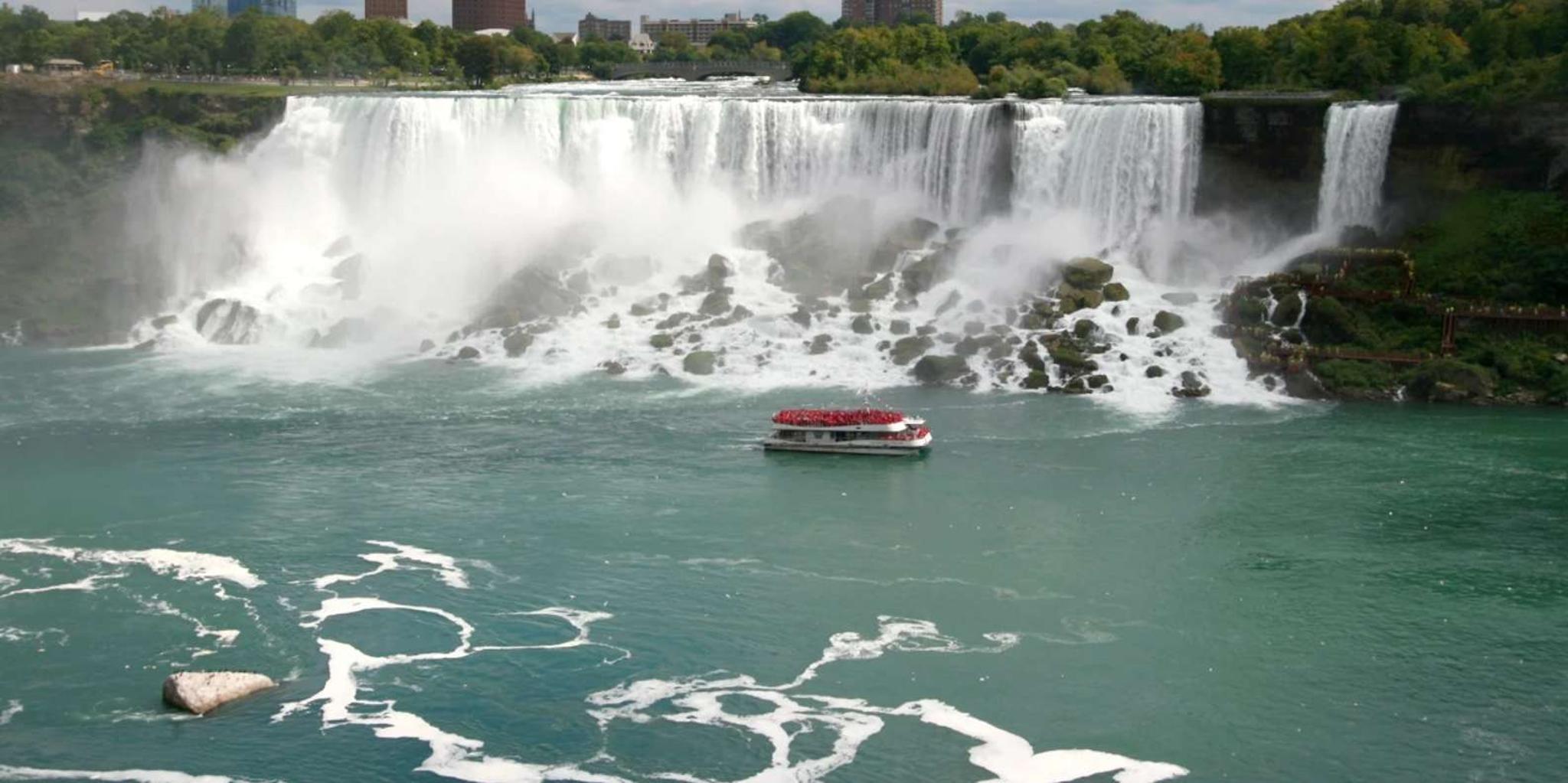 Niagara Falls Canada Tour: Behind Falls and Boat Ride - Image 6