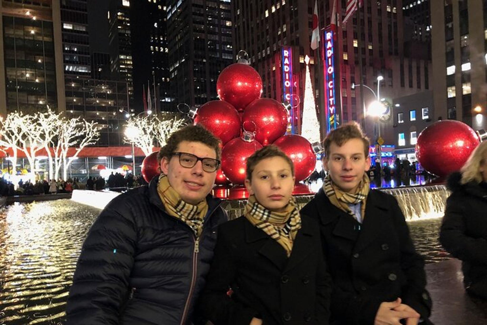 New York City Holiday Walking Tour with Skating - Image 2