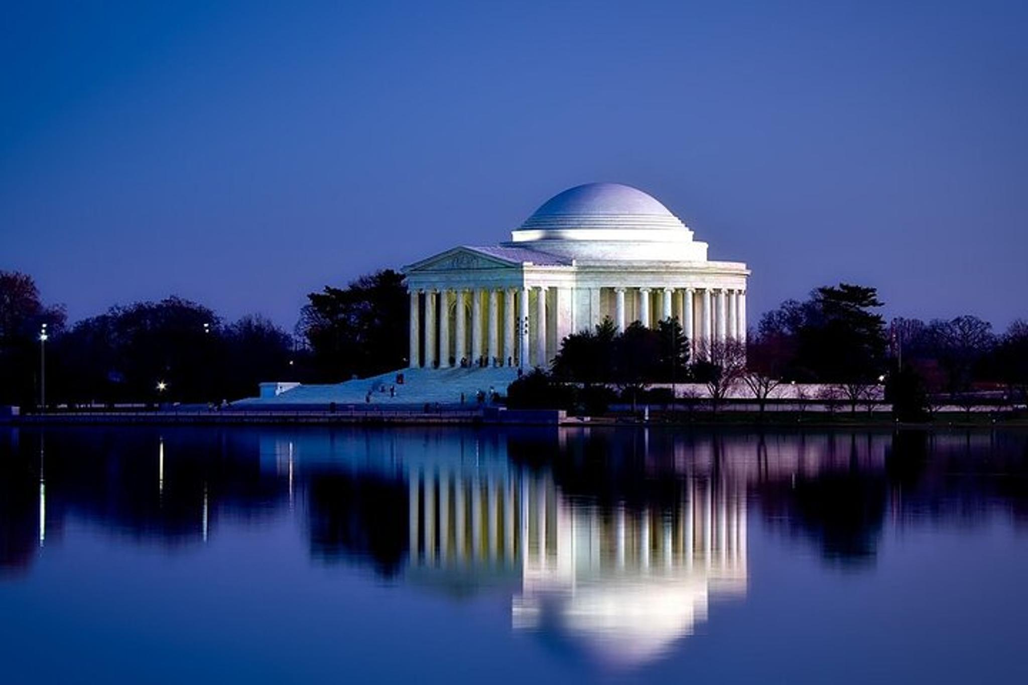 Washington DC Memorials Evening Walking Tour - Image 5