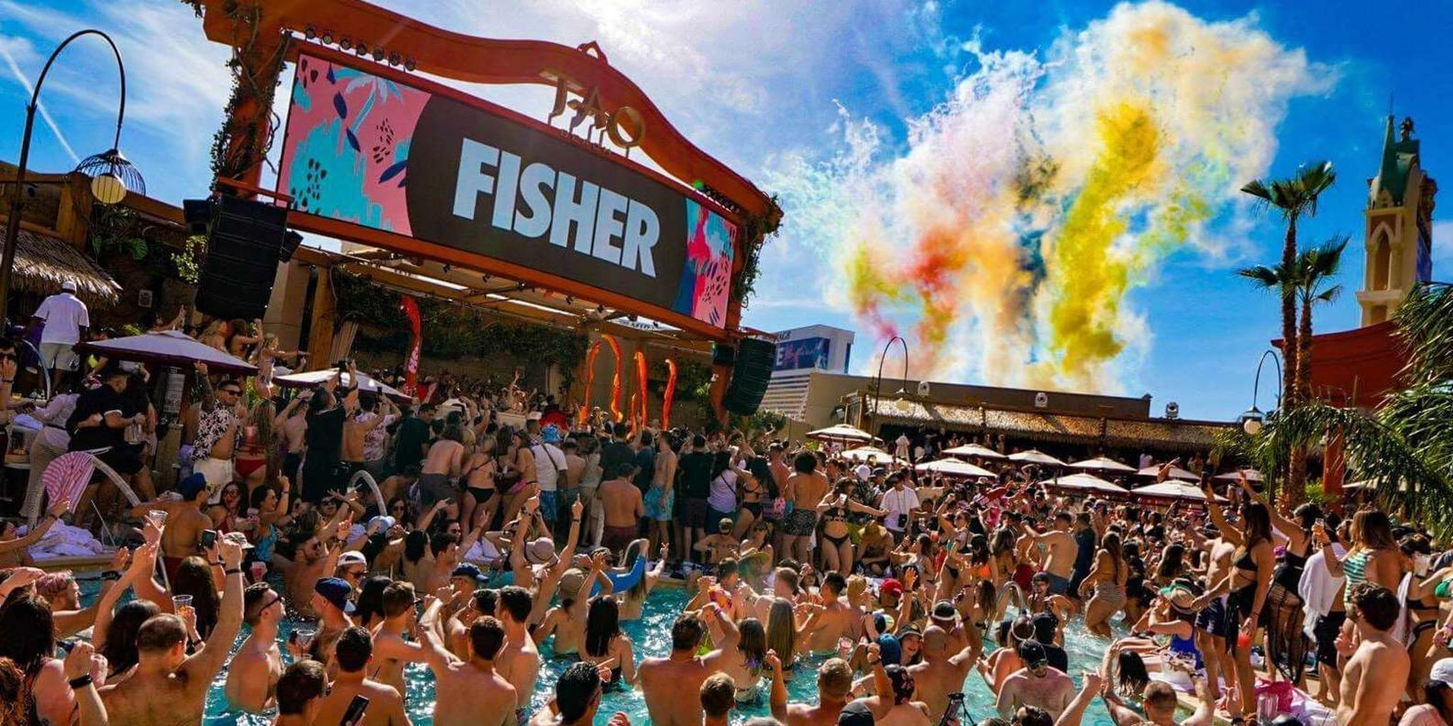 Las Vegas Pool Party Crawl by Party Bus - Image 2