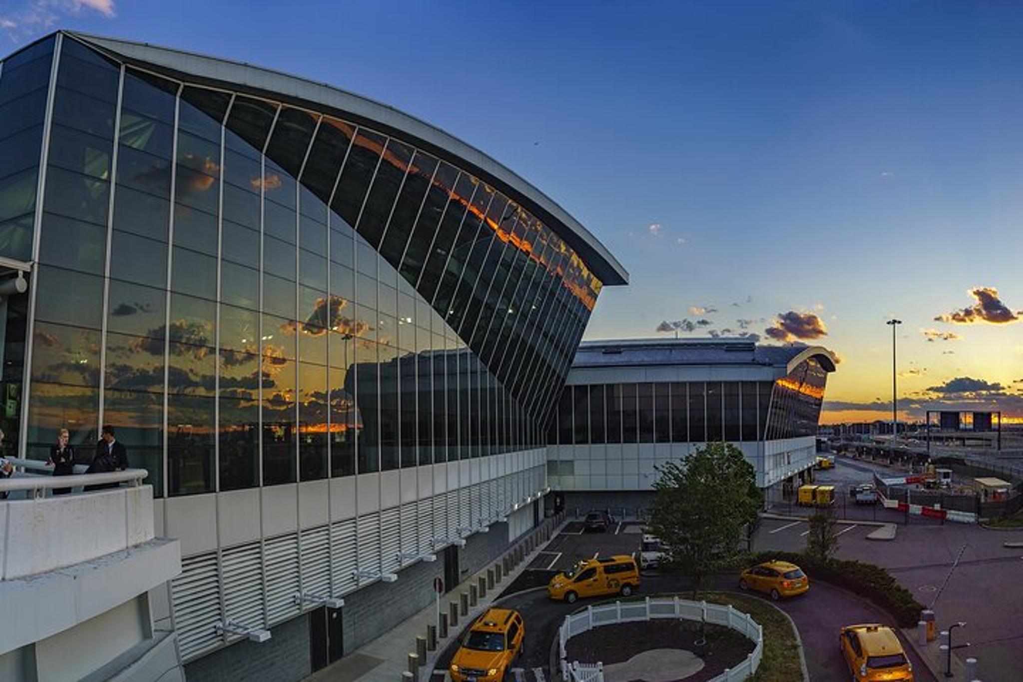 New York Airport Taxi Transfer - Image 2
