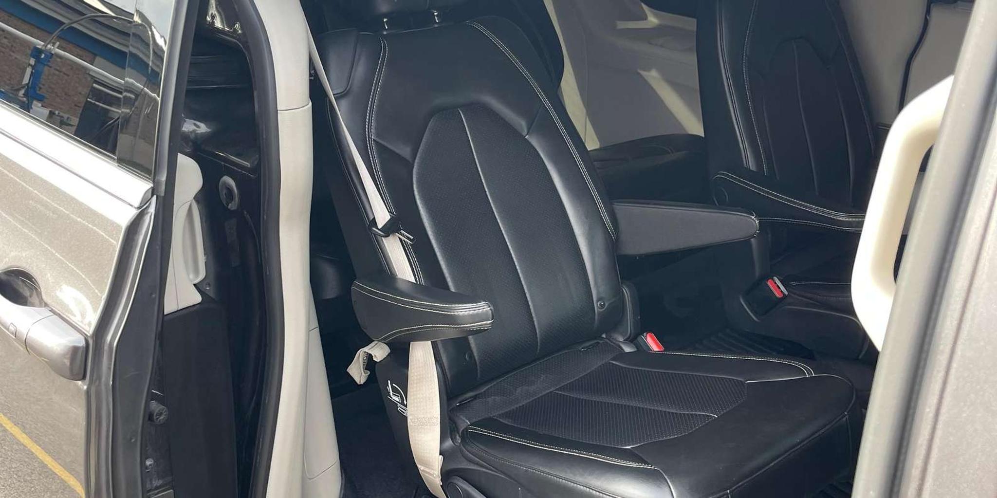 Chicago Airport Taxi Transfer - Image 5