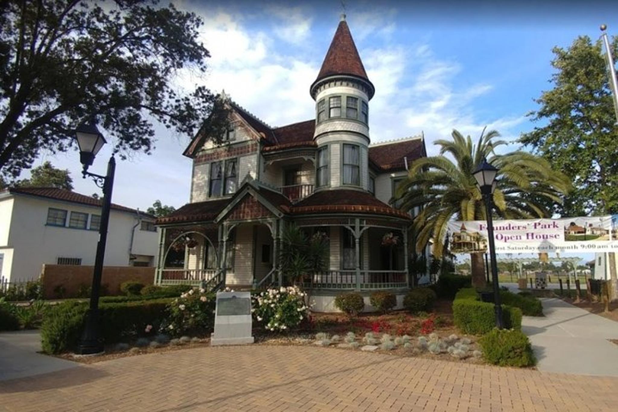 Anaheim Scavenger Hunt Grapes To Glory 2 hr - Image 5