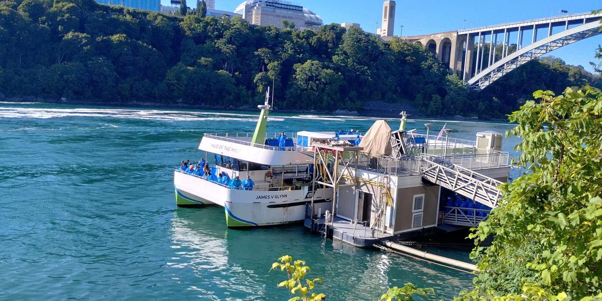 Niagara Falls Boat and Cave Tour - Image 3