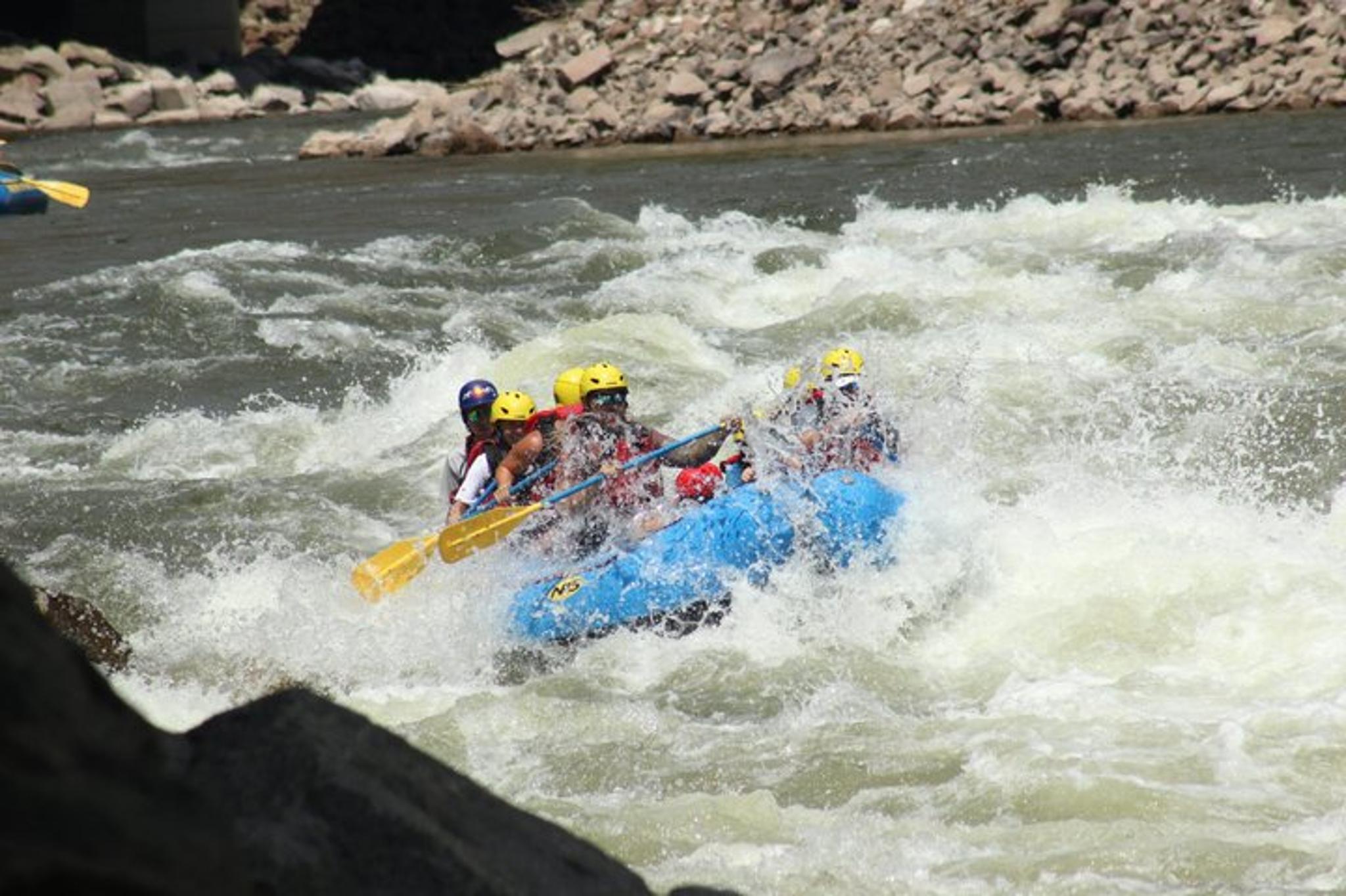 Glenwood Springs Shoshone Rafting Adventure - Image 6