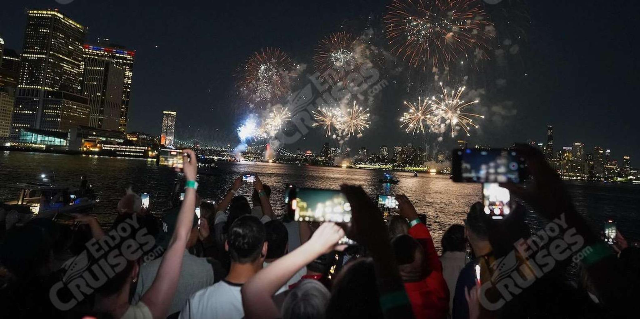 New York City Fireworks Cruise with Open Bar and Buffet - Image 6