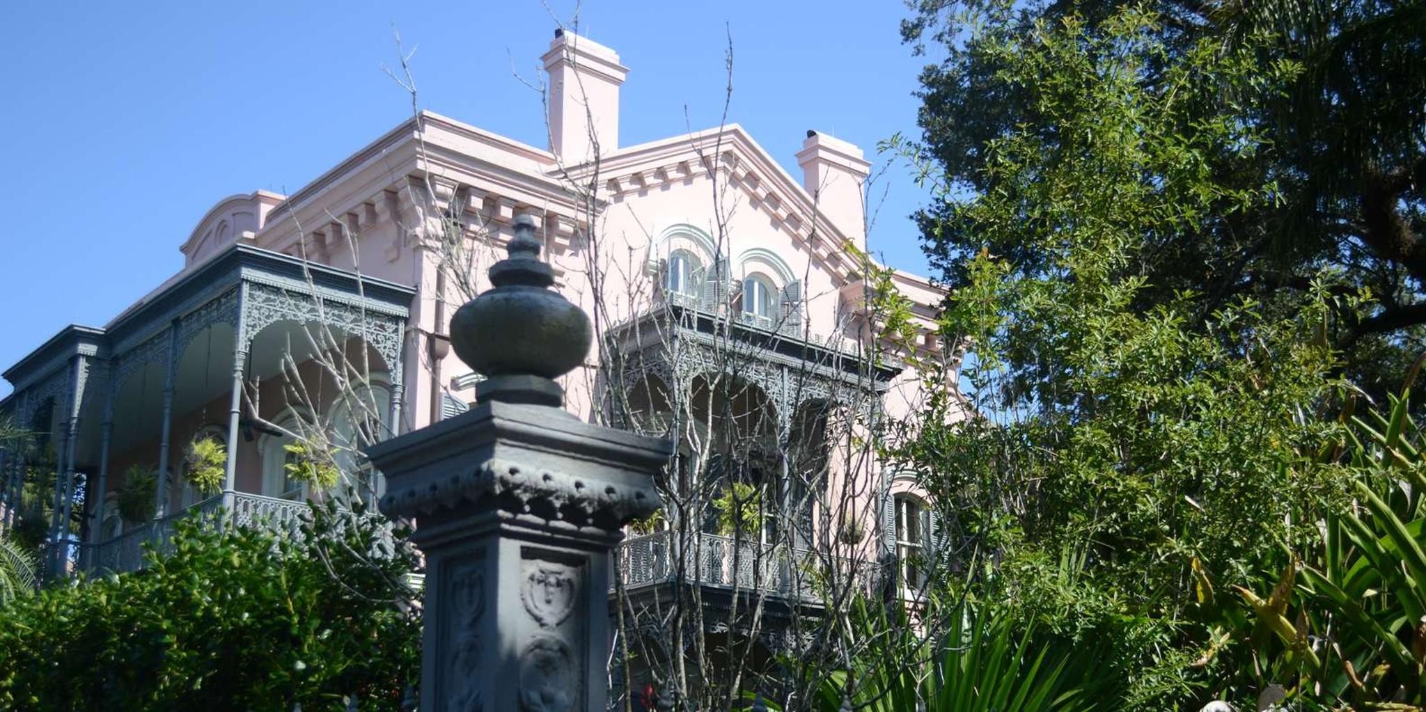 New Orleans French Quarter and Garden District Bike Tour - Image 4