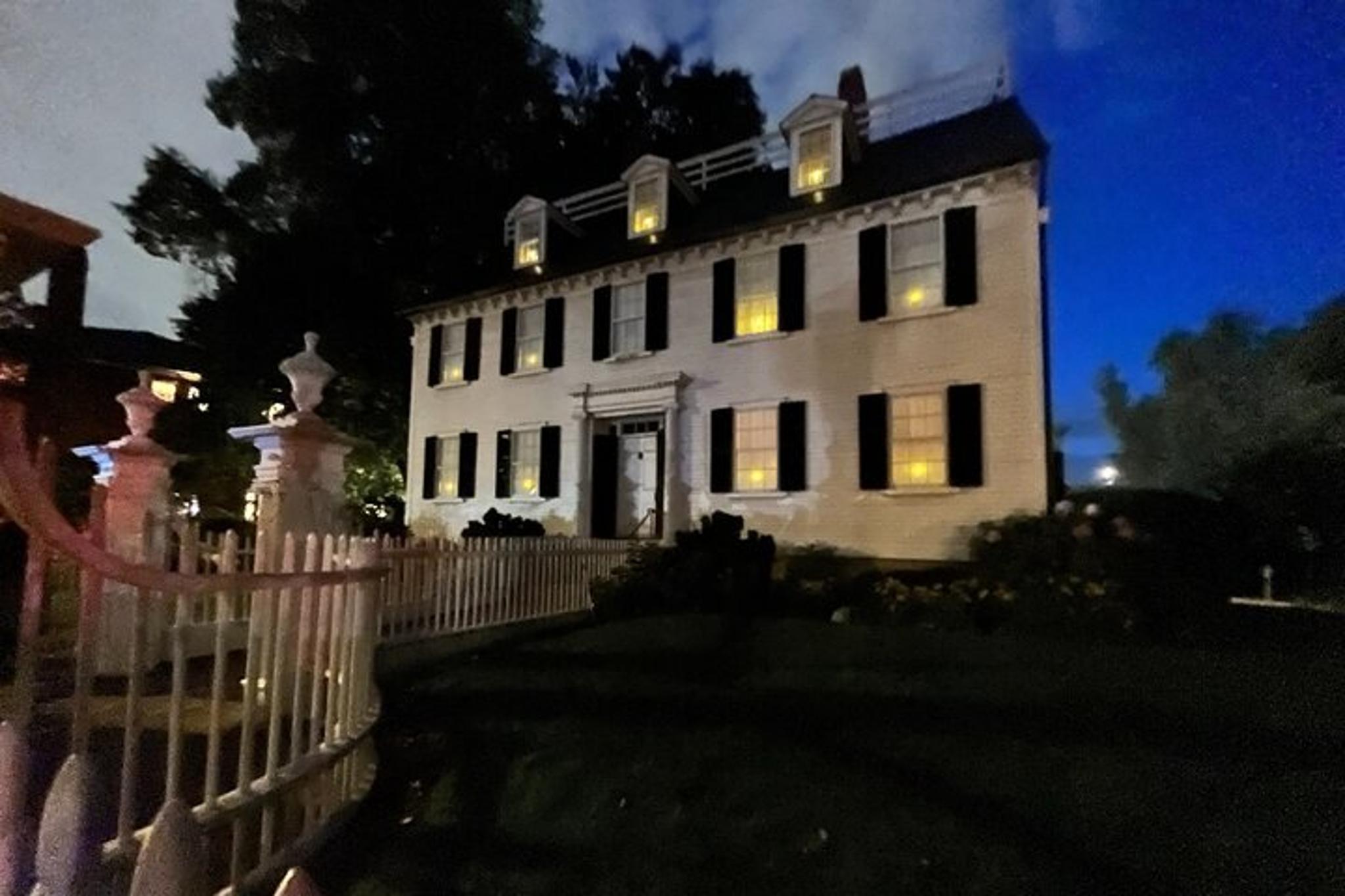 Salem Ghost Tour with Ghost Hunting Gear 1 hr
