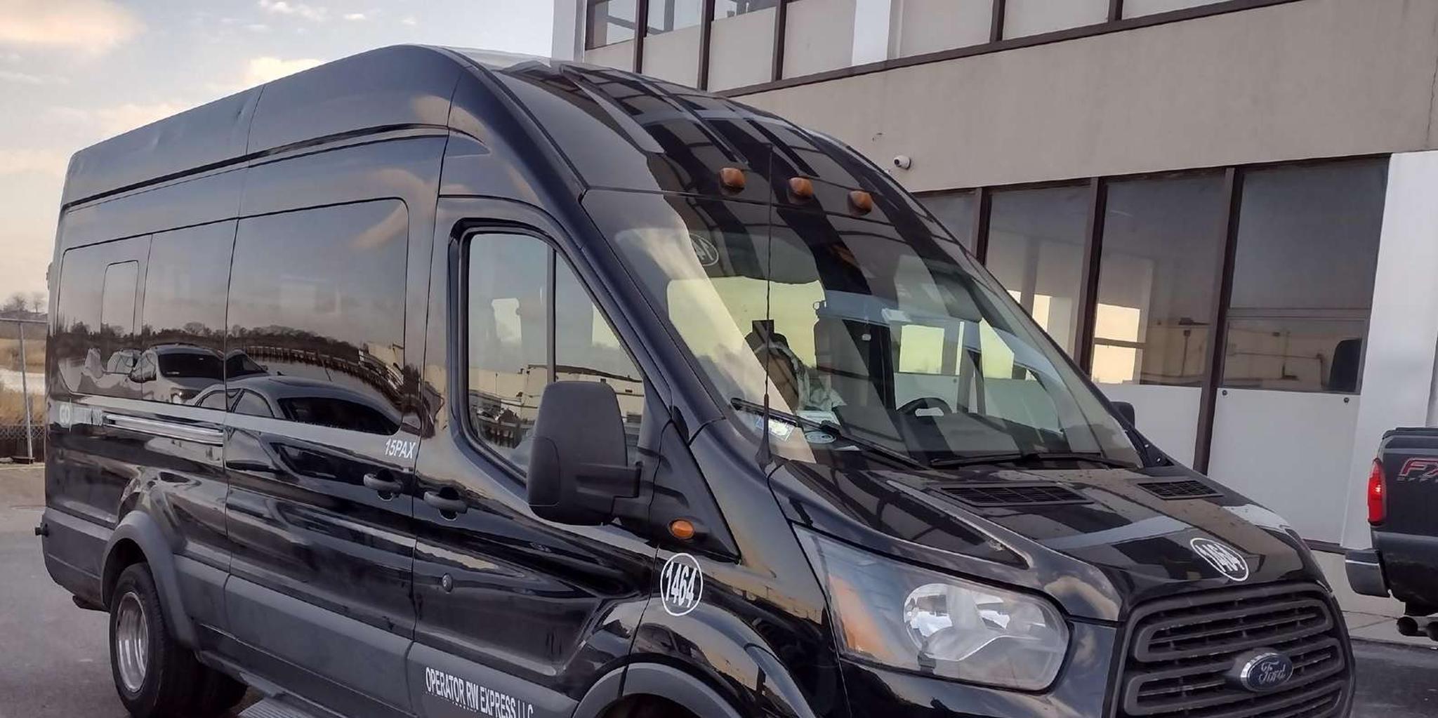 New York Private Transfer: Cruise Port to Airport or Manhattan