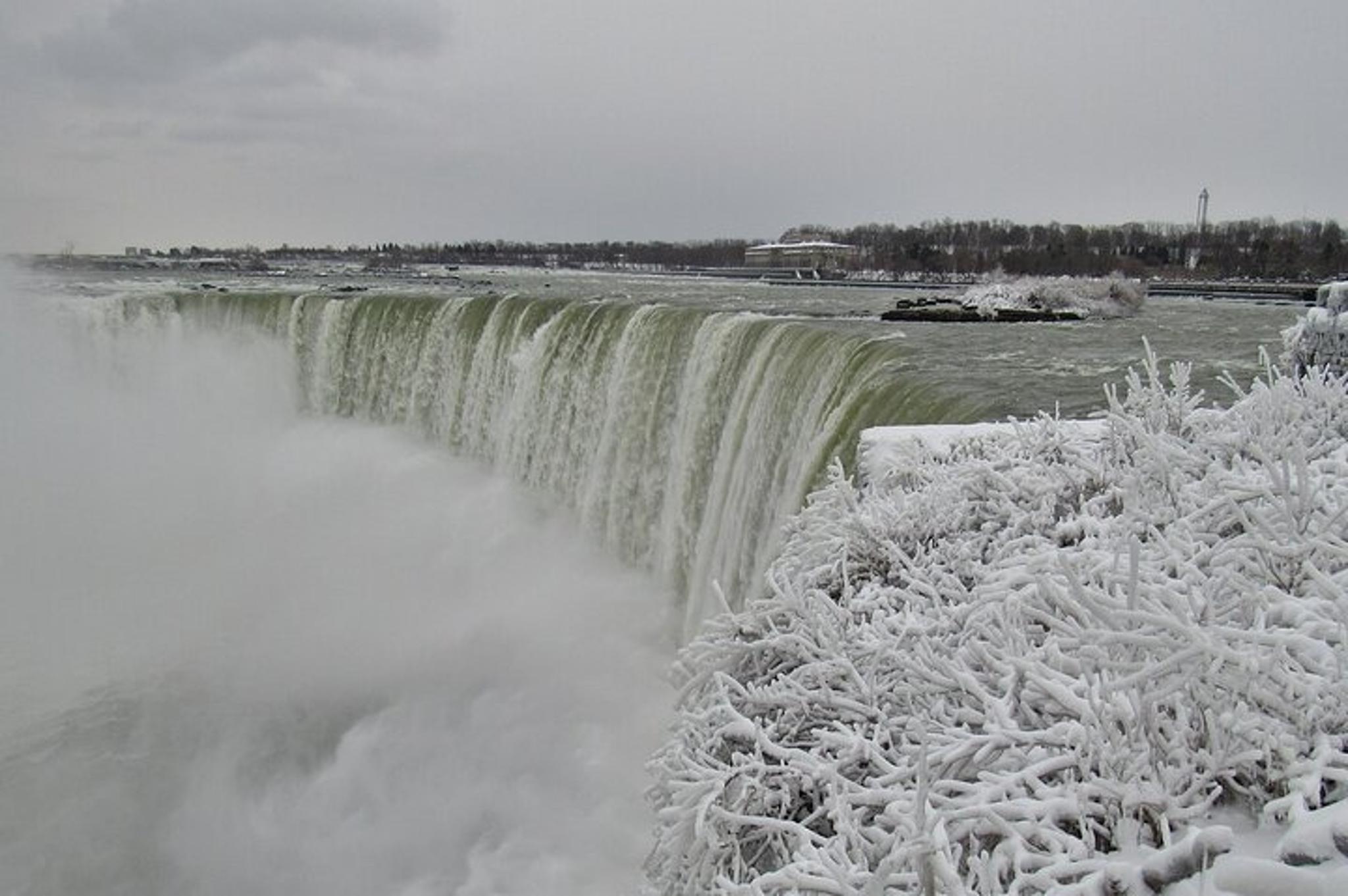 Niagara Falls Night Illumination Tour - Image 4