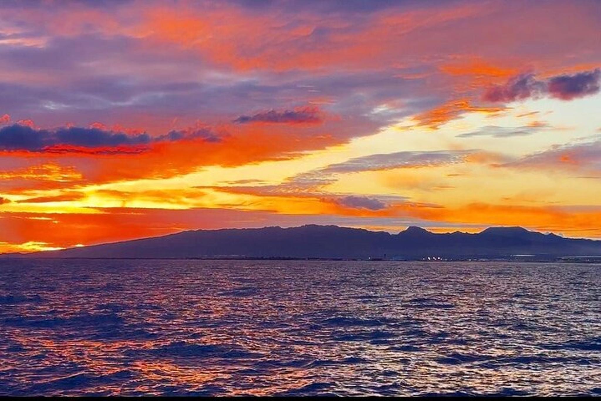 Waikiki Beach Sunset and Firework Cruise - Image 6