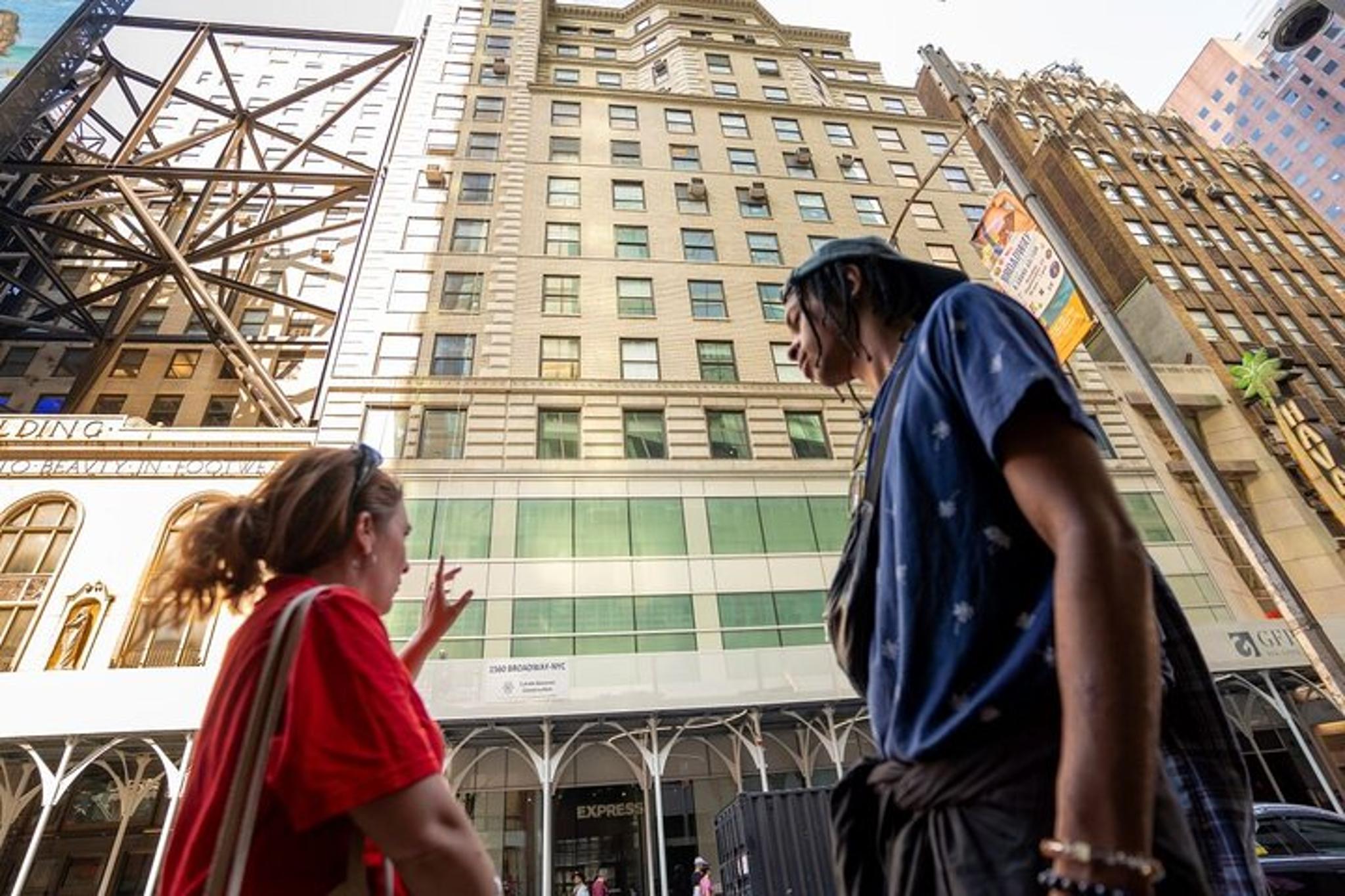 New York Broadway Experience with a Drink - Image 2