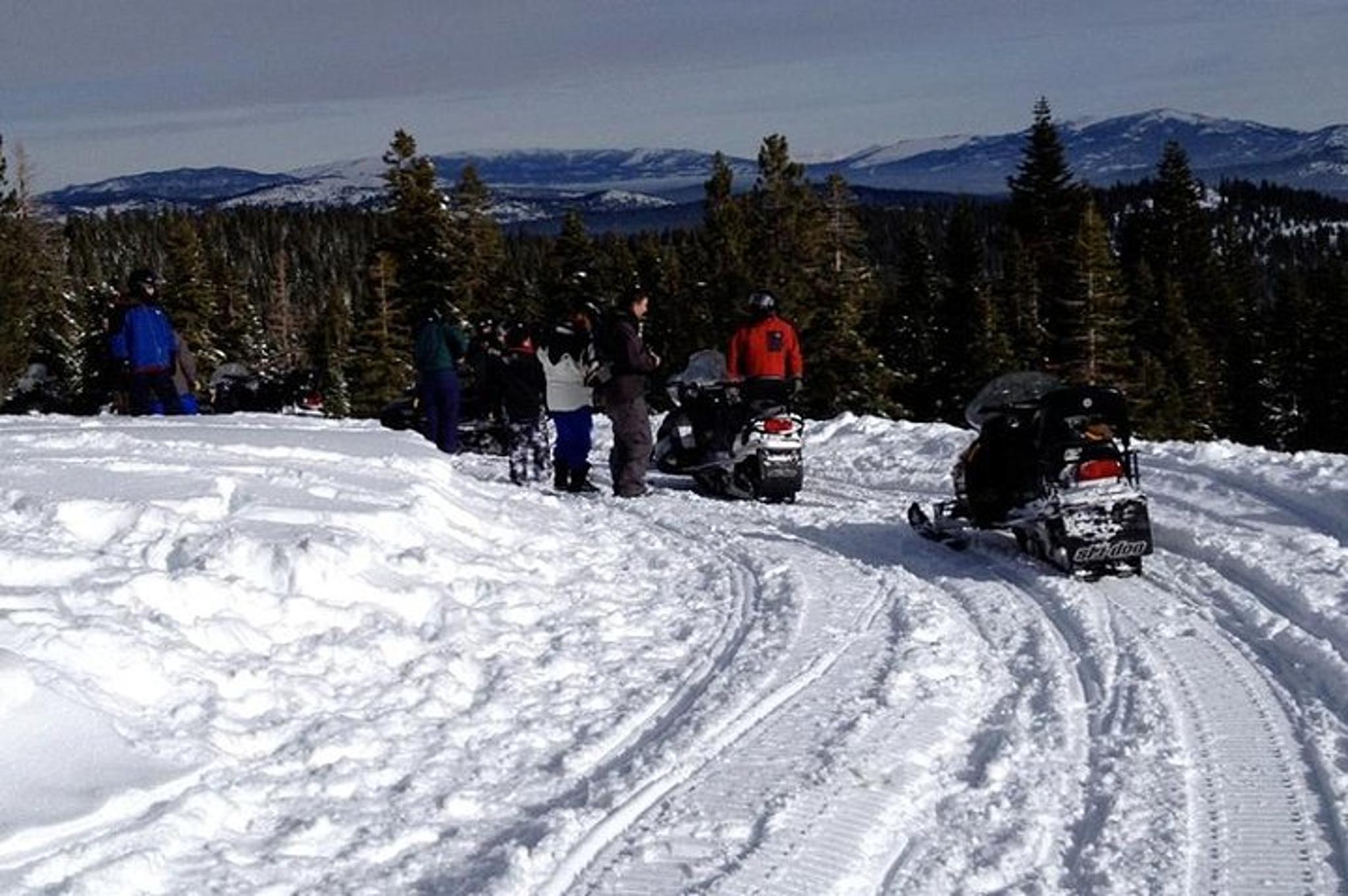 Reno Snowmobiling Adventure in the Sierra - Image 4