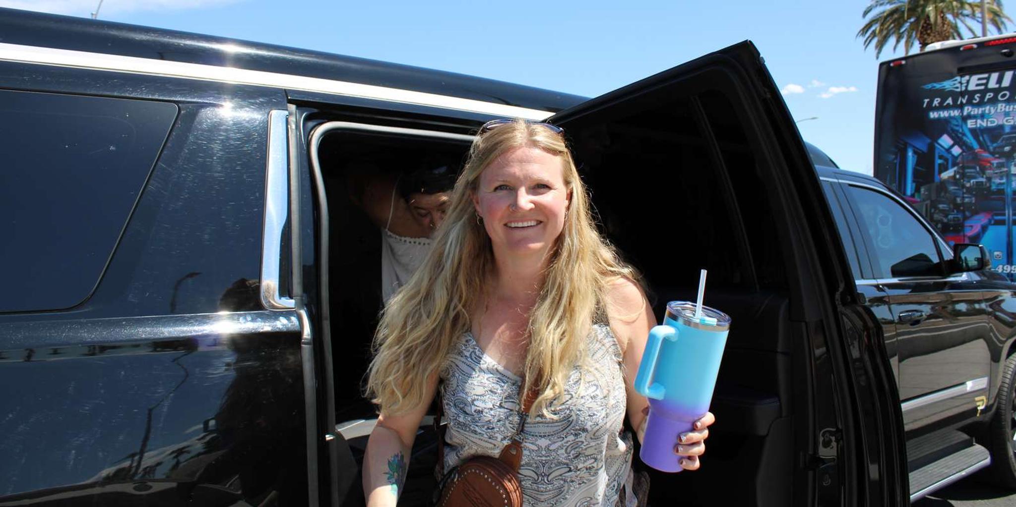 Las Vegas Limo Tour with Champagne 2.5hr - Image 4