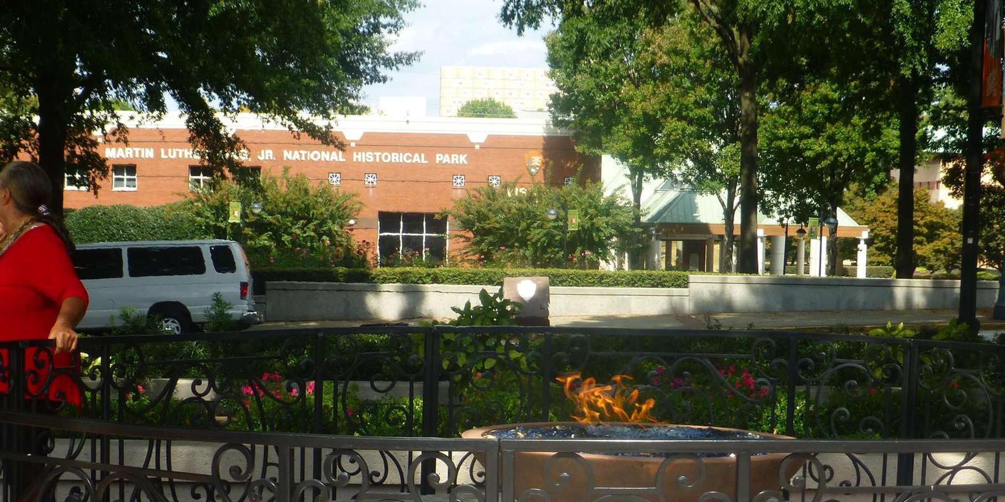 Atlanta Hop-On Hop-Off Bus Tour 8 hr - Image 1