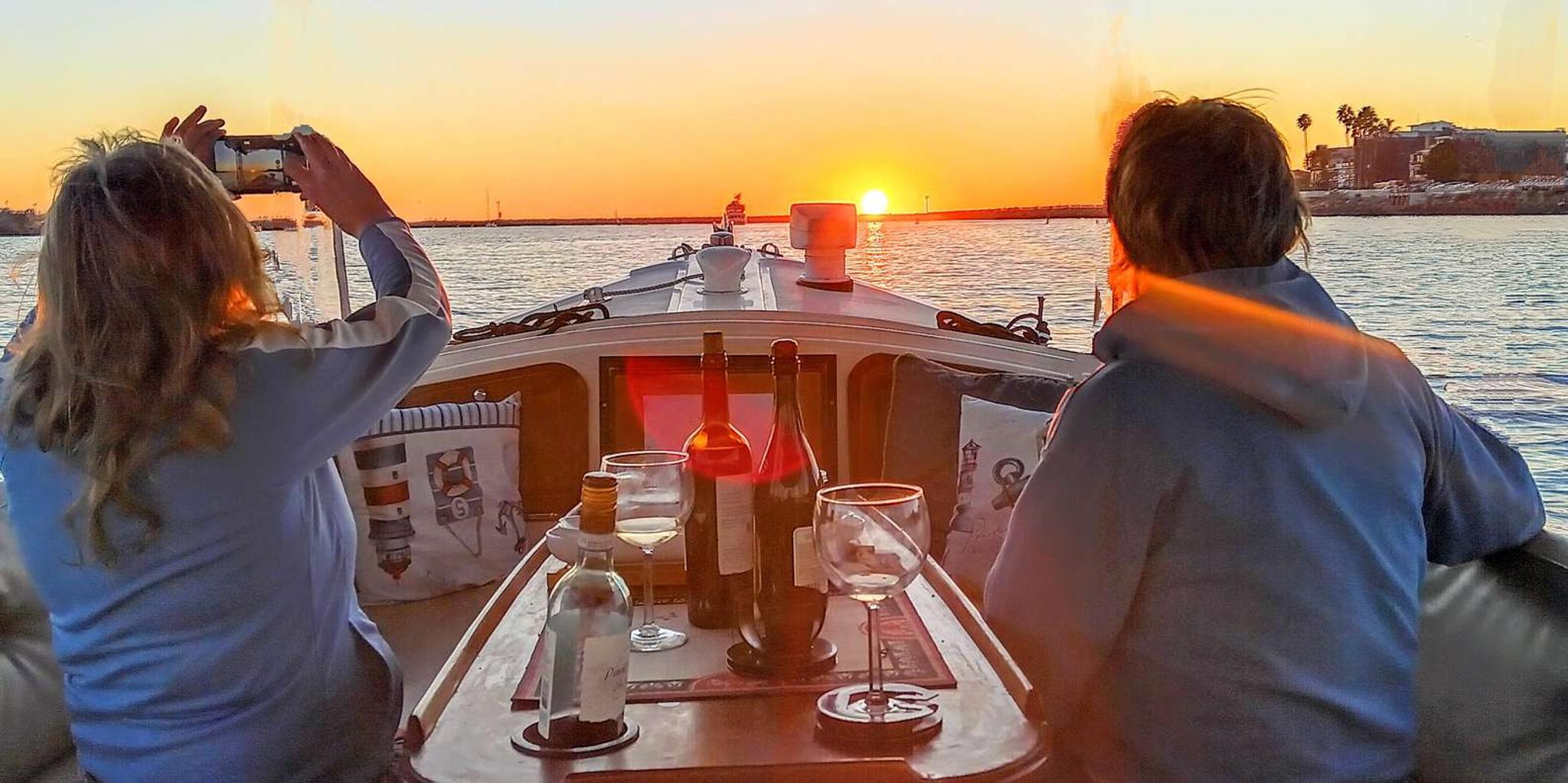 Los Angeles Boat Cruise with Wine and Cheese - Image 5