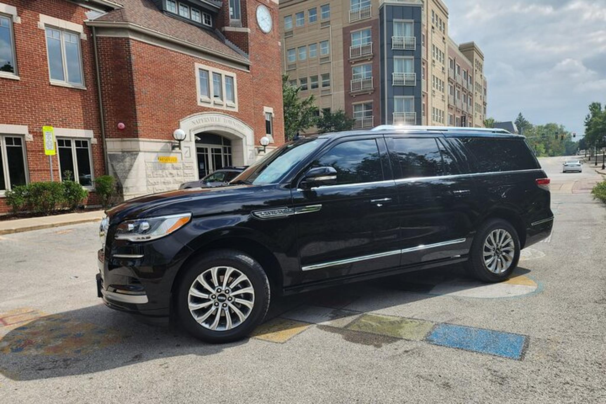 Chicago Airport Transfer in Luxury SUV - Image 5