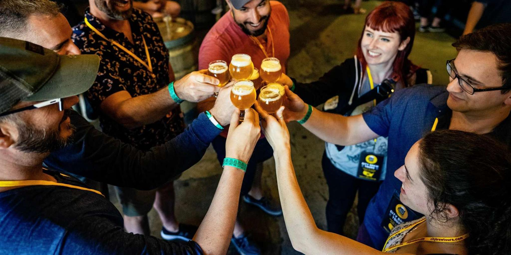 Cleveland Craft Brewery Tour with Snack 3.5 hr