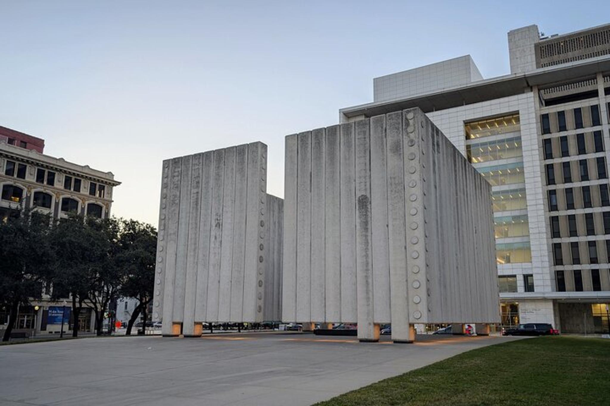 Dallas Scavenger Hunt Walking Tour - Image 4