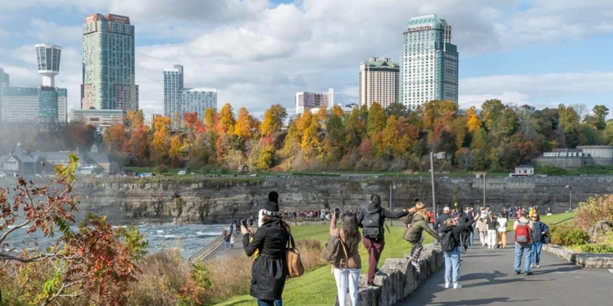 New York City Niagara Falls Day Tour with Maid of the Mist - Image 6