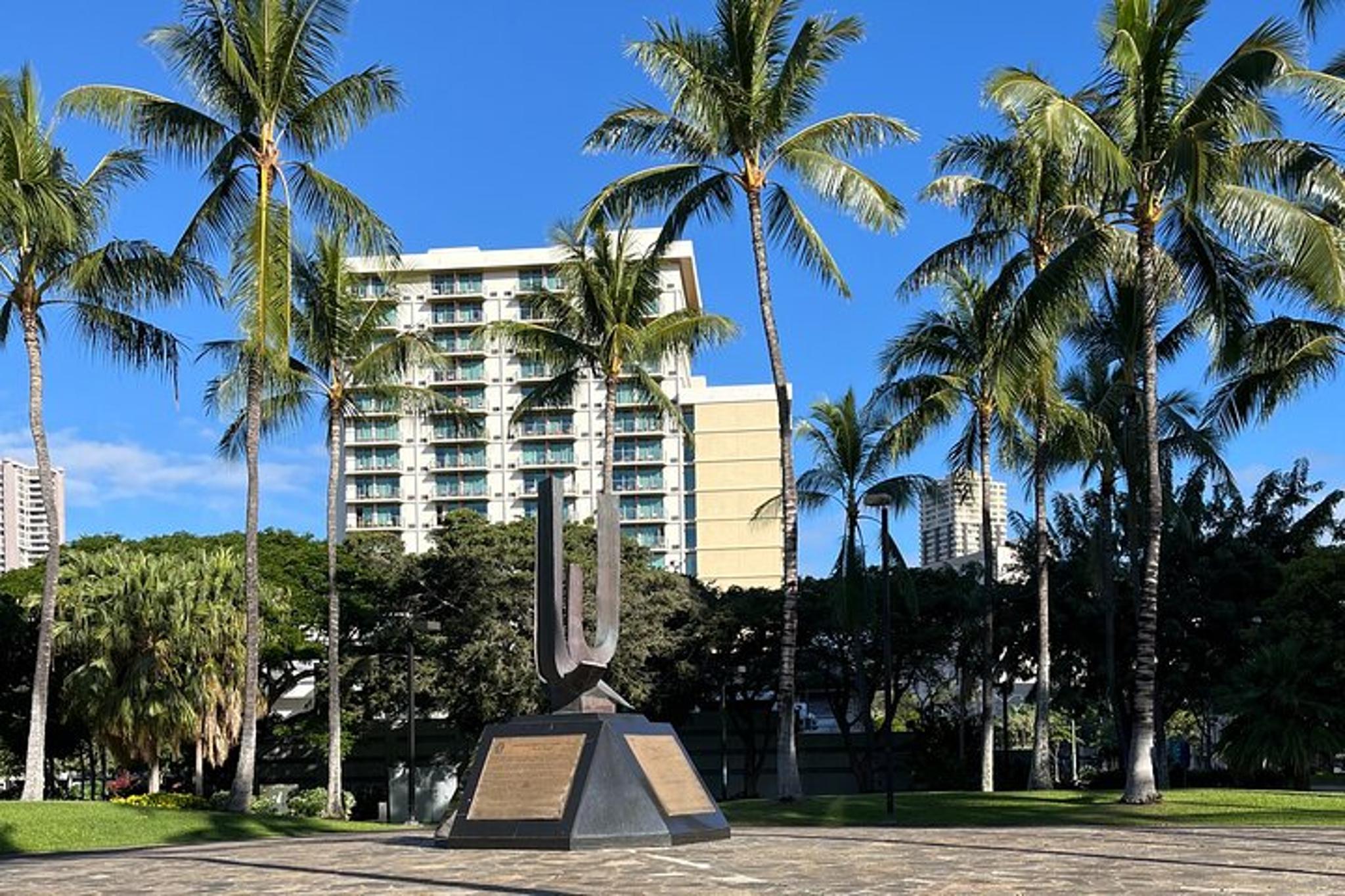 Waikiki Murder Mystery Walking Tour - Image 4