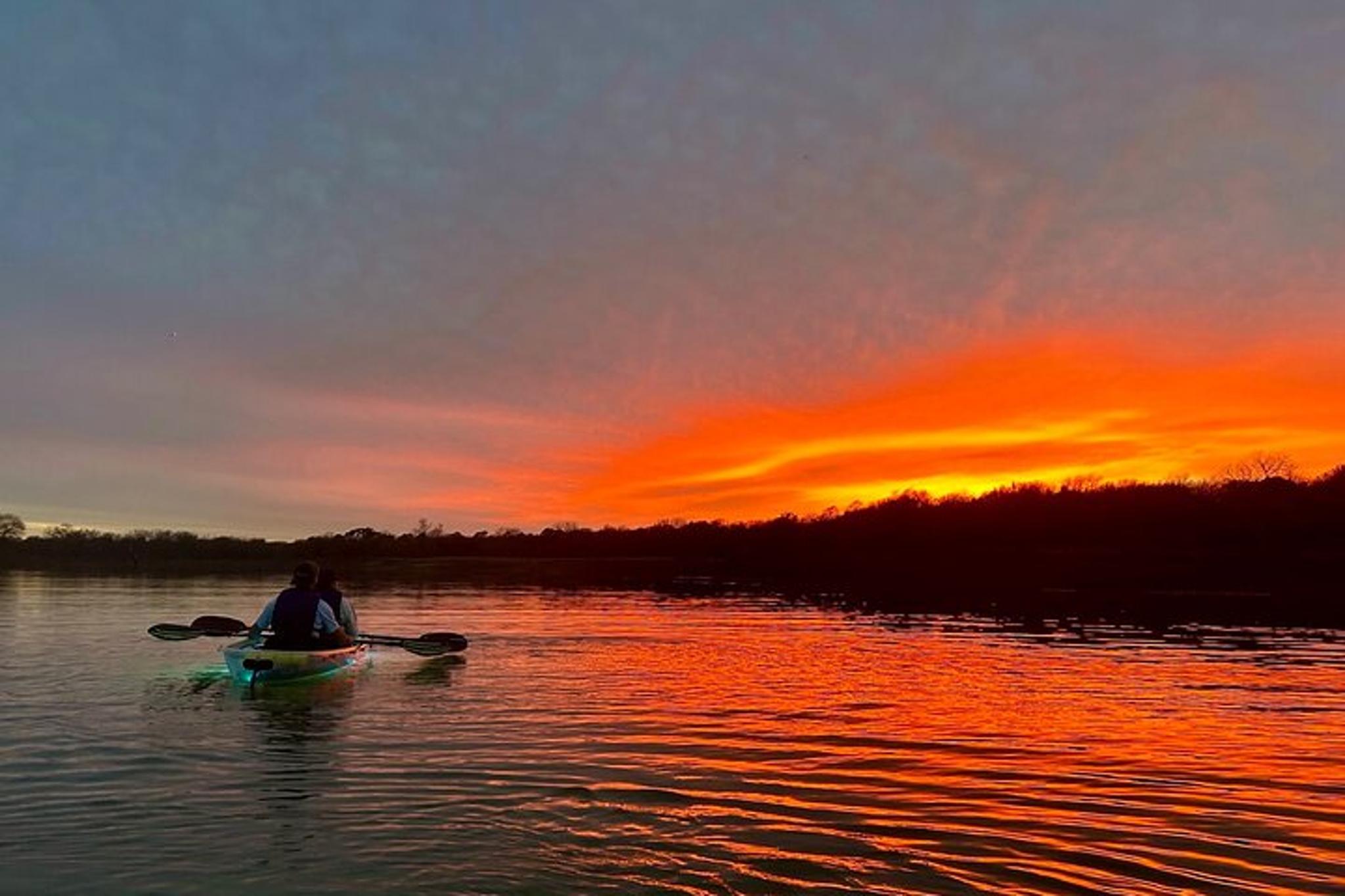 Grapevine Lake Guided Kayaking Tour at Sunset - Image 2