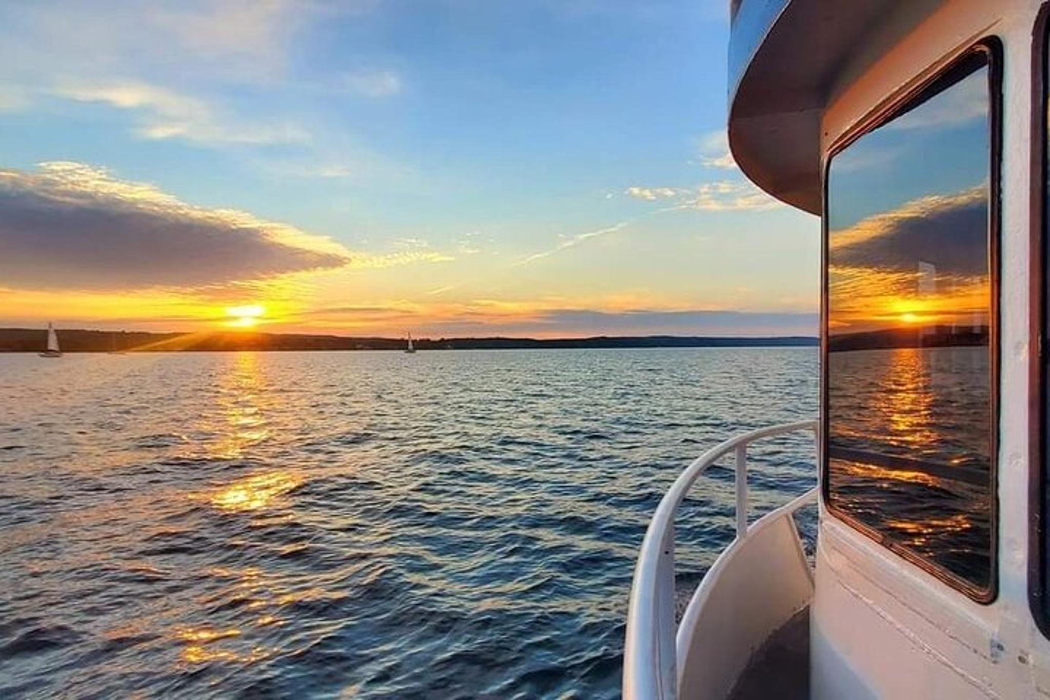 Traverse City Sunset Cruise on West Grand Traverse Bay - Image 1