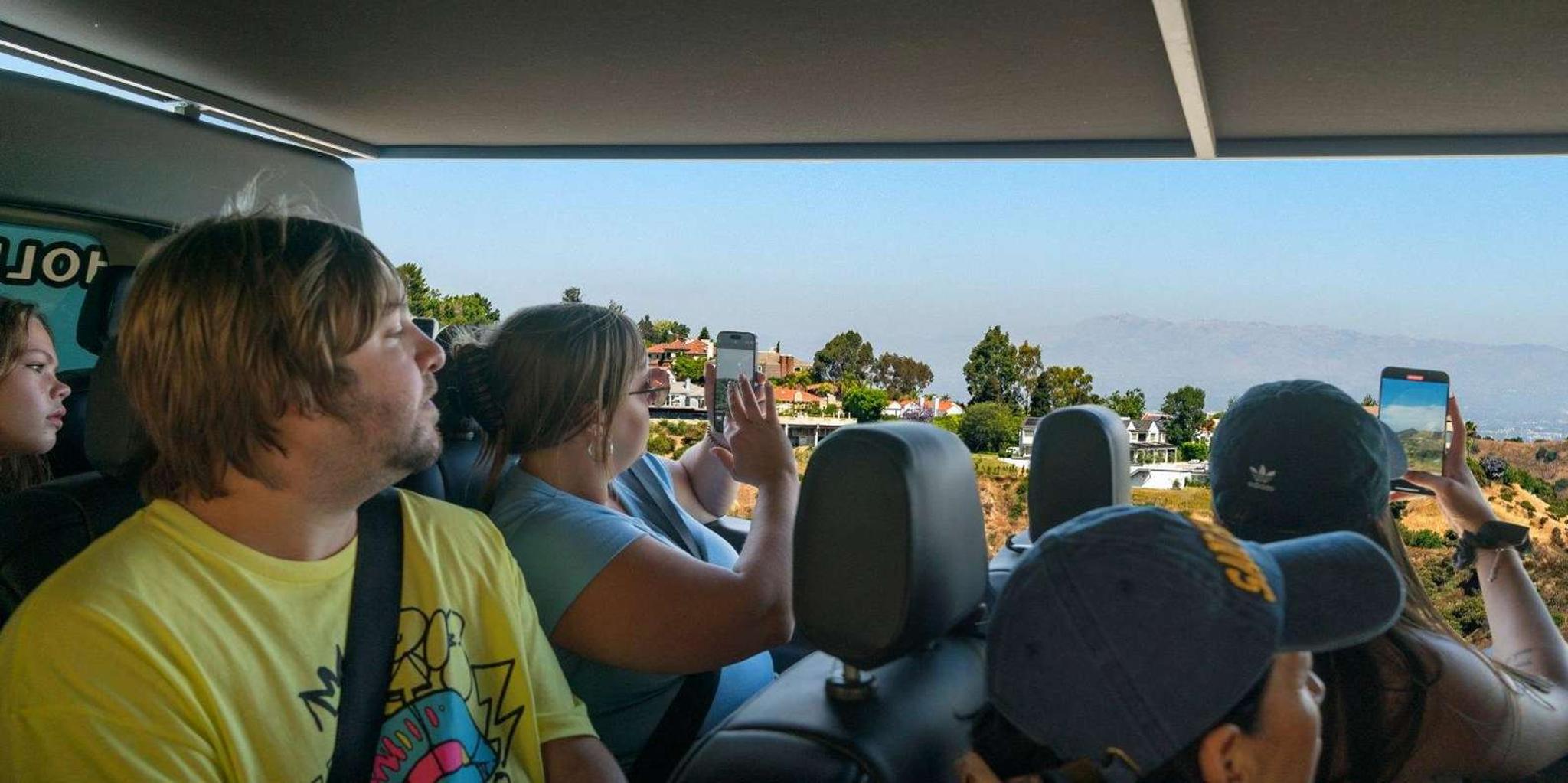 Santa Monica Hollywood Celebrity Home Tour - Image 3