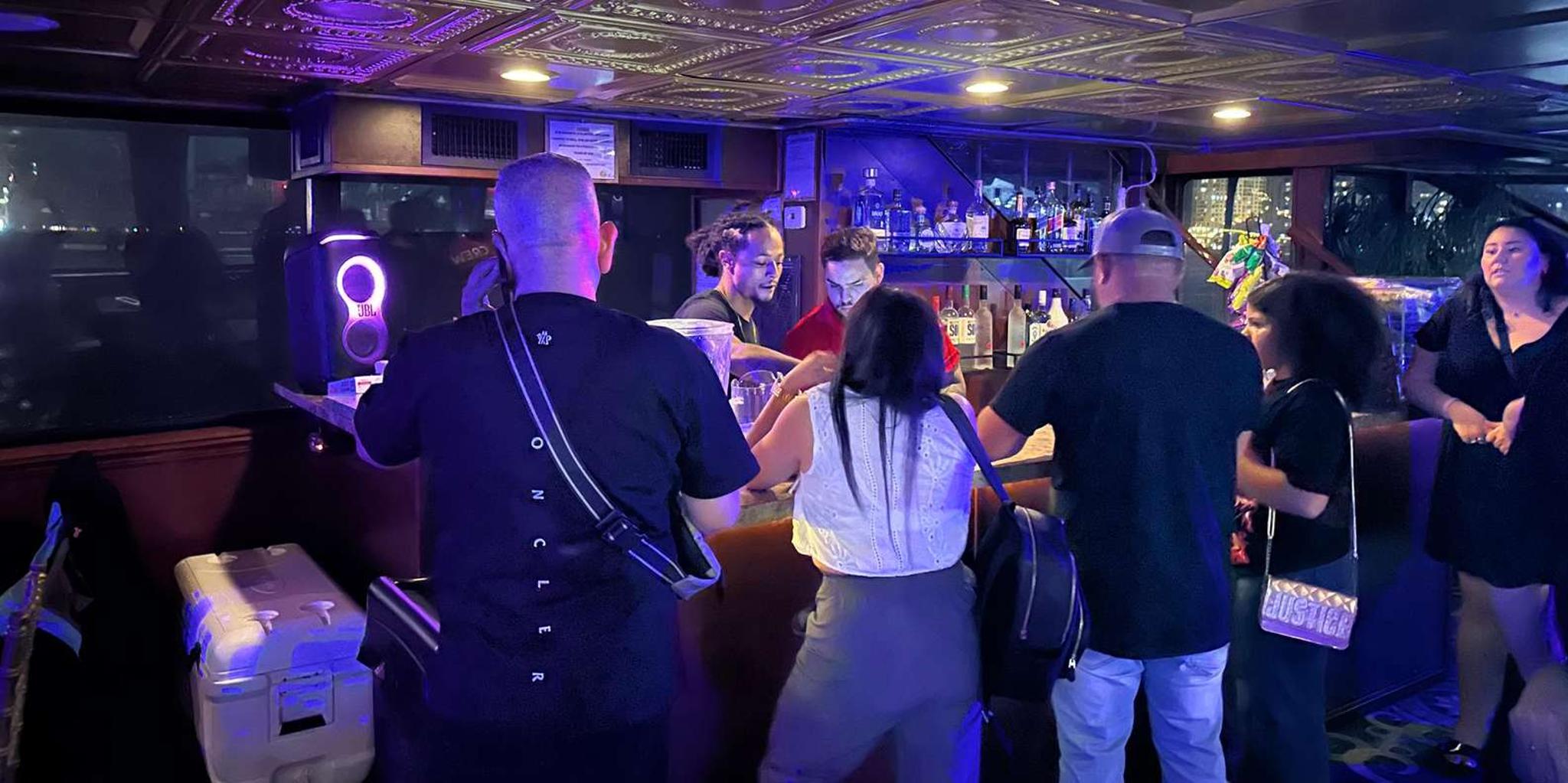 Miami Nightclub Party Cruise with Open Bar - Image 5